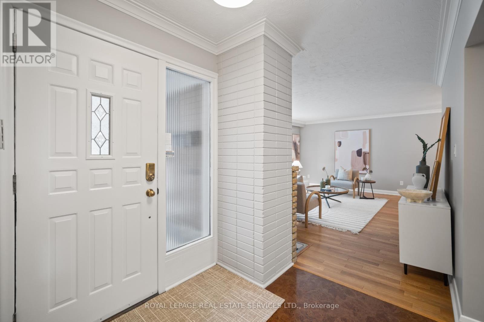 121 Elvaston Drive, Toronto, Ontario  M4A 1N8 - Photo 5 - C12839512