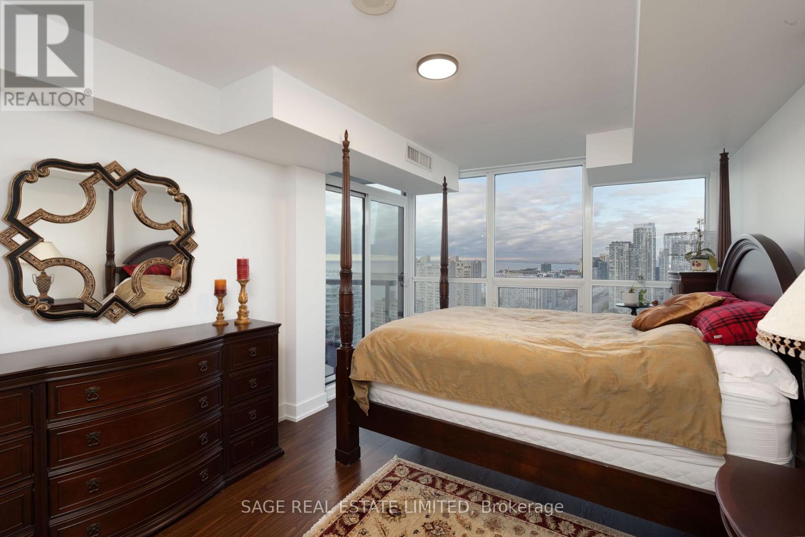 3712 - 19 Grand Trunk Crescent, Toronto, Ontario  M5J 3A3 - Photo 9 - C12839532