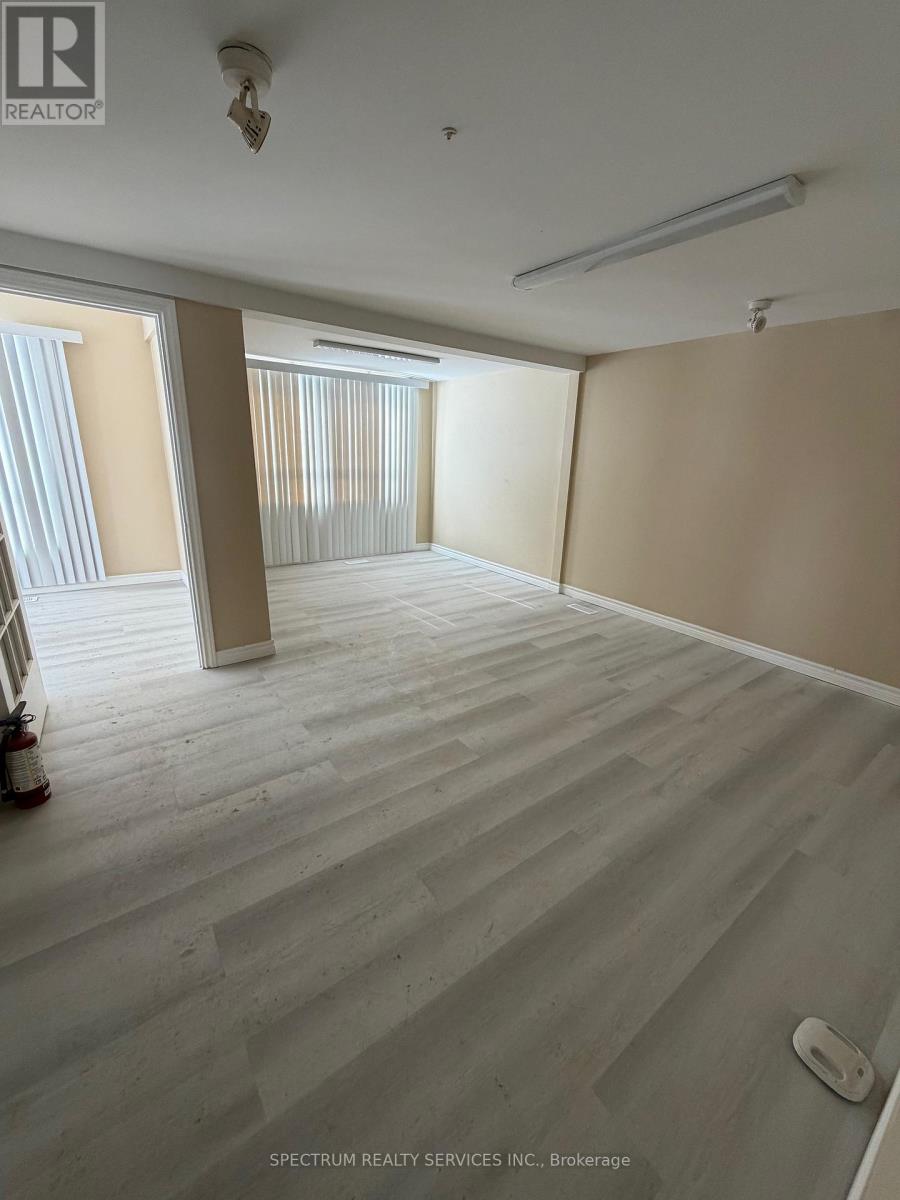 698 Sheppard Avenue W, Toronto, Ontario  M3H 2S6 - Photo 11 - C12839554
