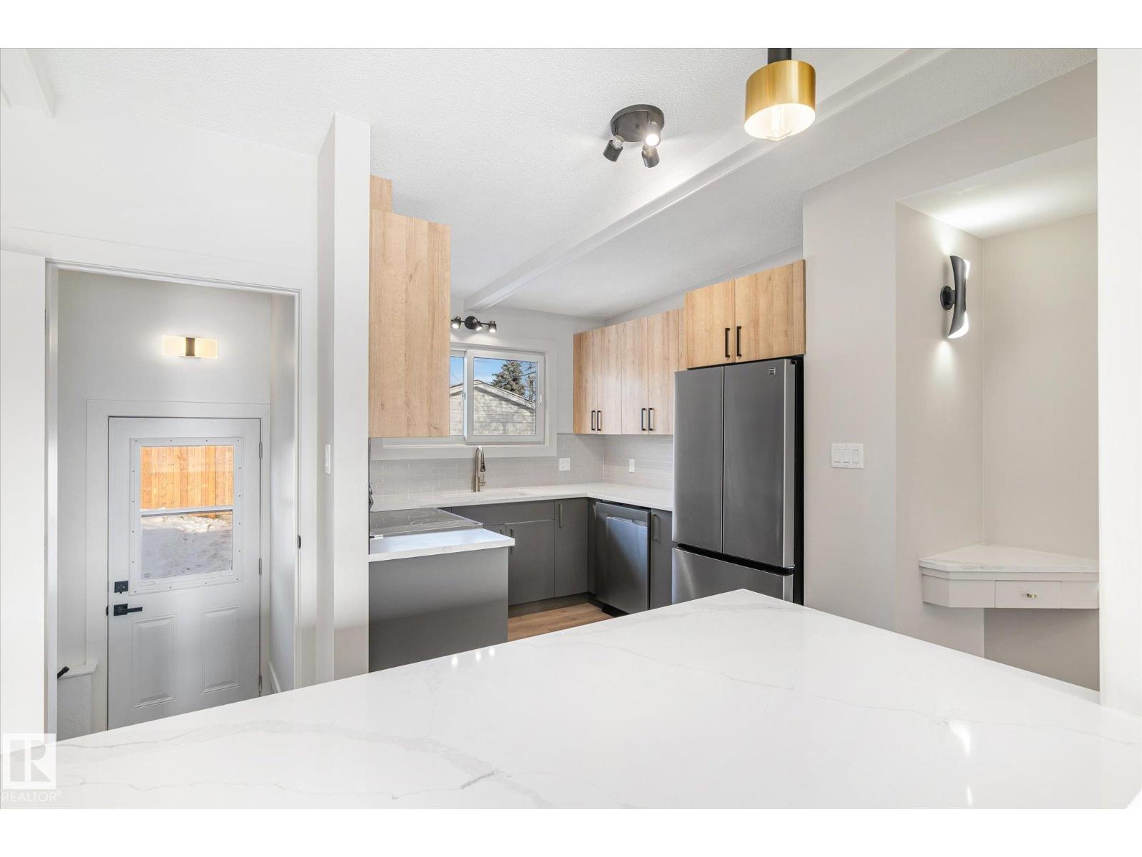 5504 94a Av Nw, Edmonton, Alberta  T6B 0Y5 - Photo 12 - E4472455