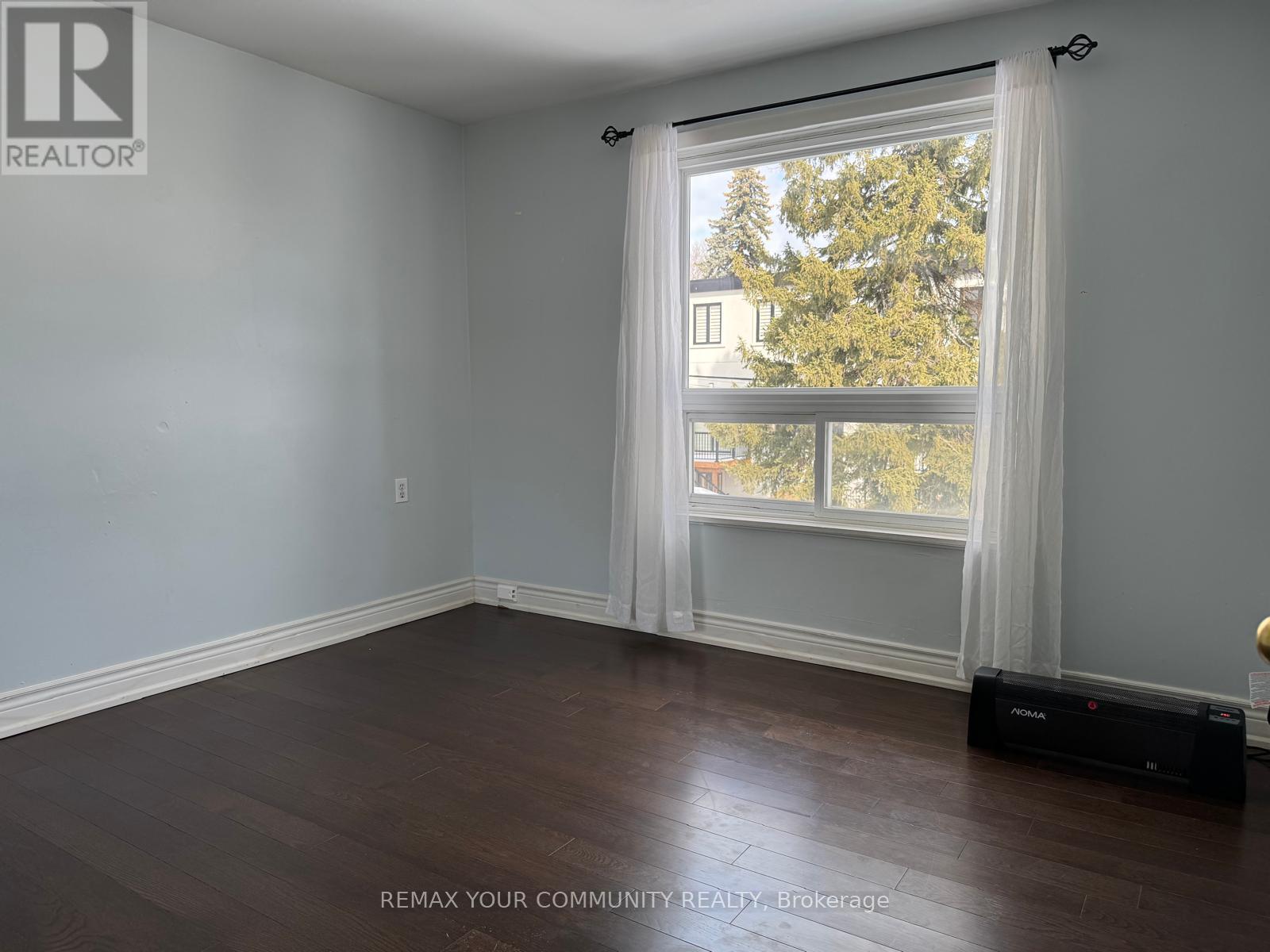 983 Victoria Park Avenue, Toronto, Ontario  M4B 2J4 - Photo 6 - E12839272