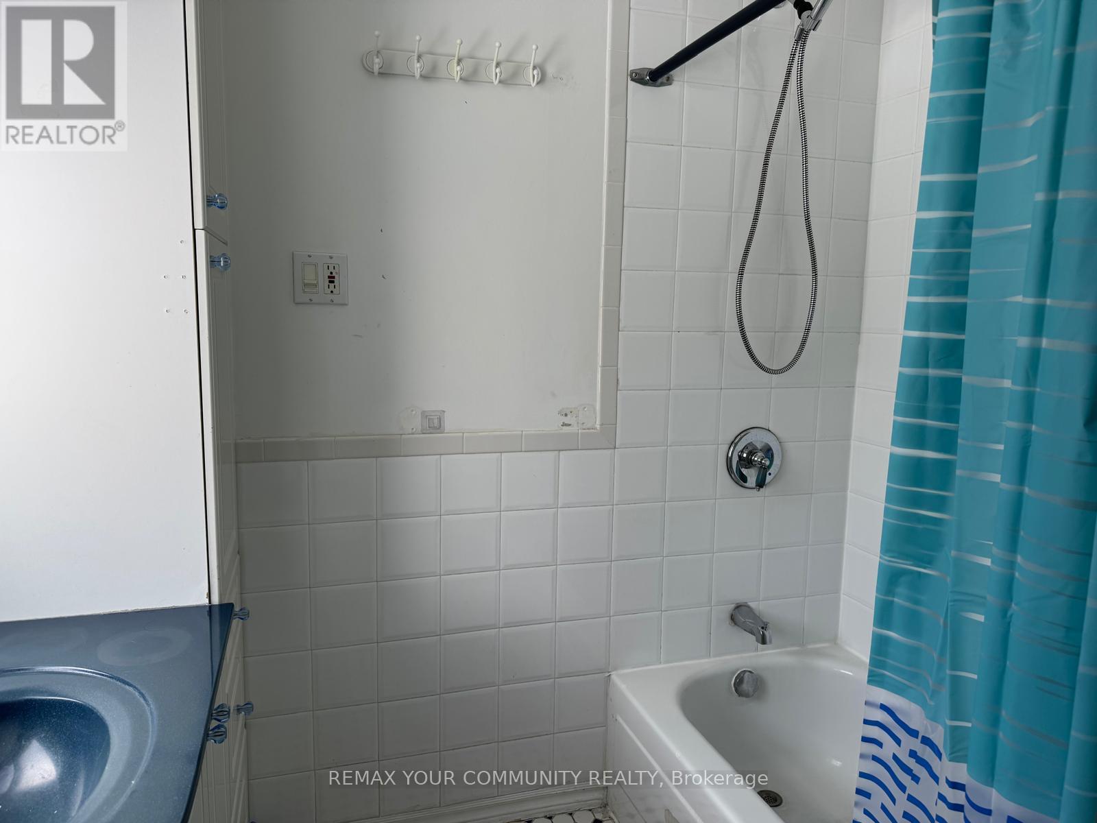 983 Victoria Park Avenue, Toronto, Ontario  M4B 2J4 - Photo 9 - E12839272