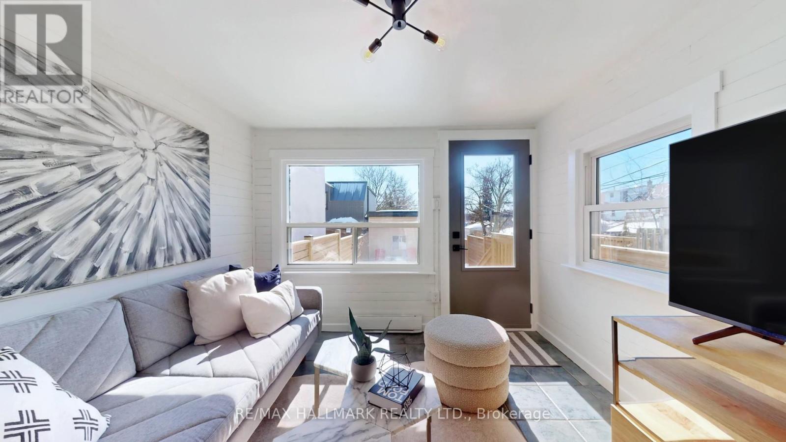 15a Myrtle Avenue, Toronto, Ontario  M4M 2A3 - Photo 11 - E12839324