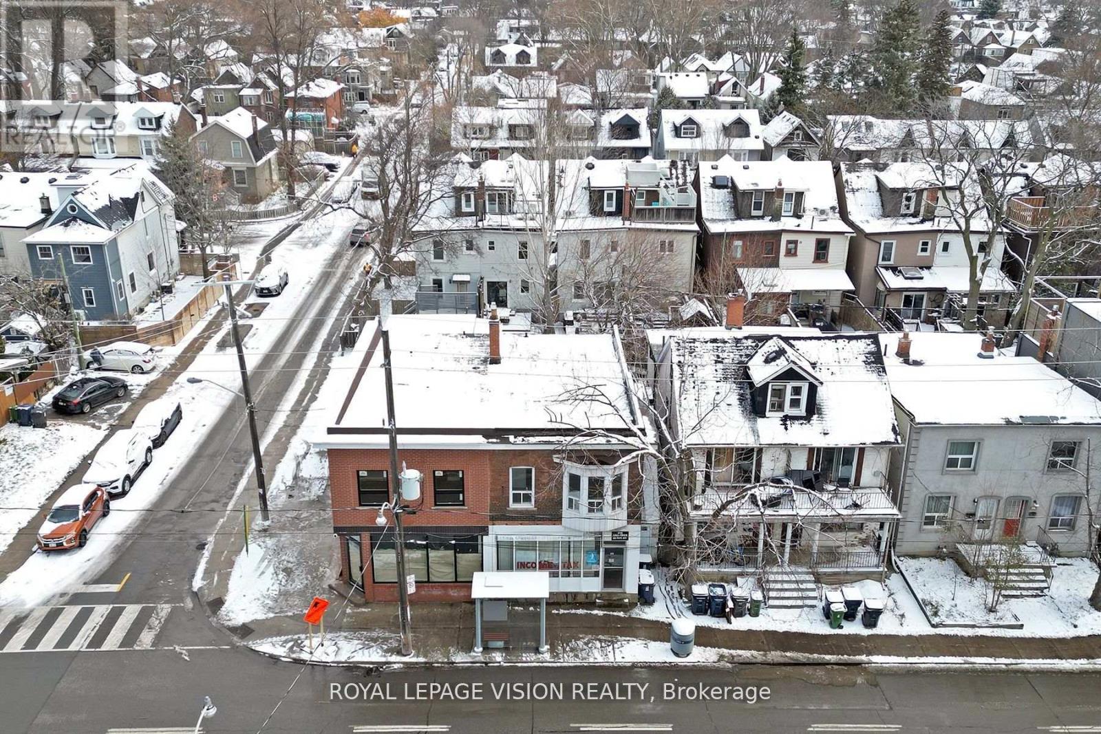 819 PAPE AVENUE, Toronto, Ontario