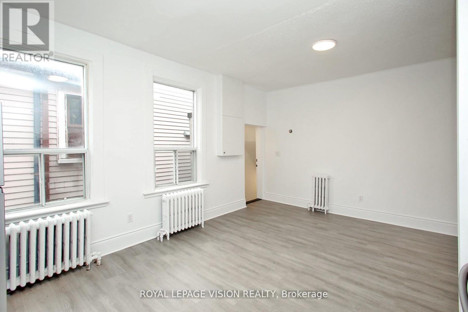 819 Pape Avenue, Toronto, Ontario  M4K 3V1 - Photo 13 - E12839424