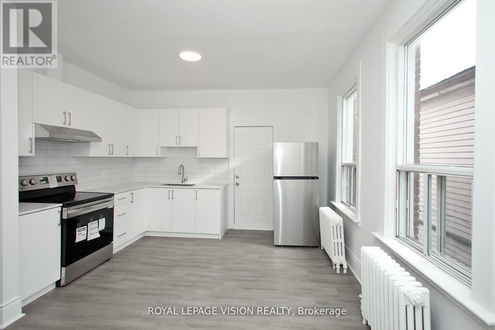 819 Pape Avenue, Toronto, Ontario  M4K 3V1 - Photo 14 - E12839424