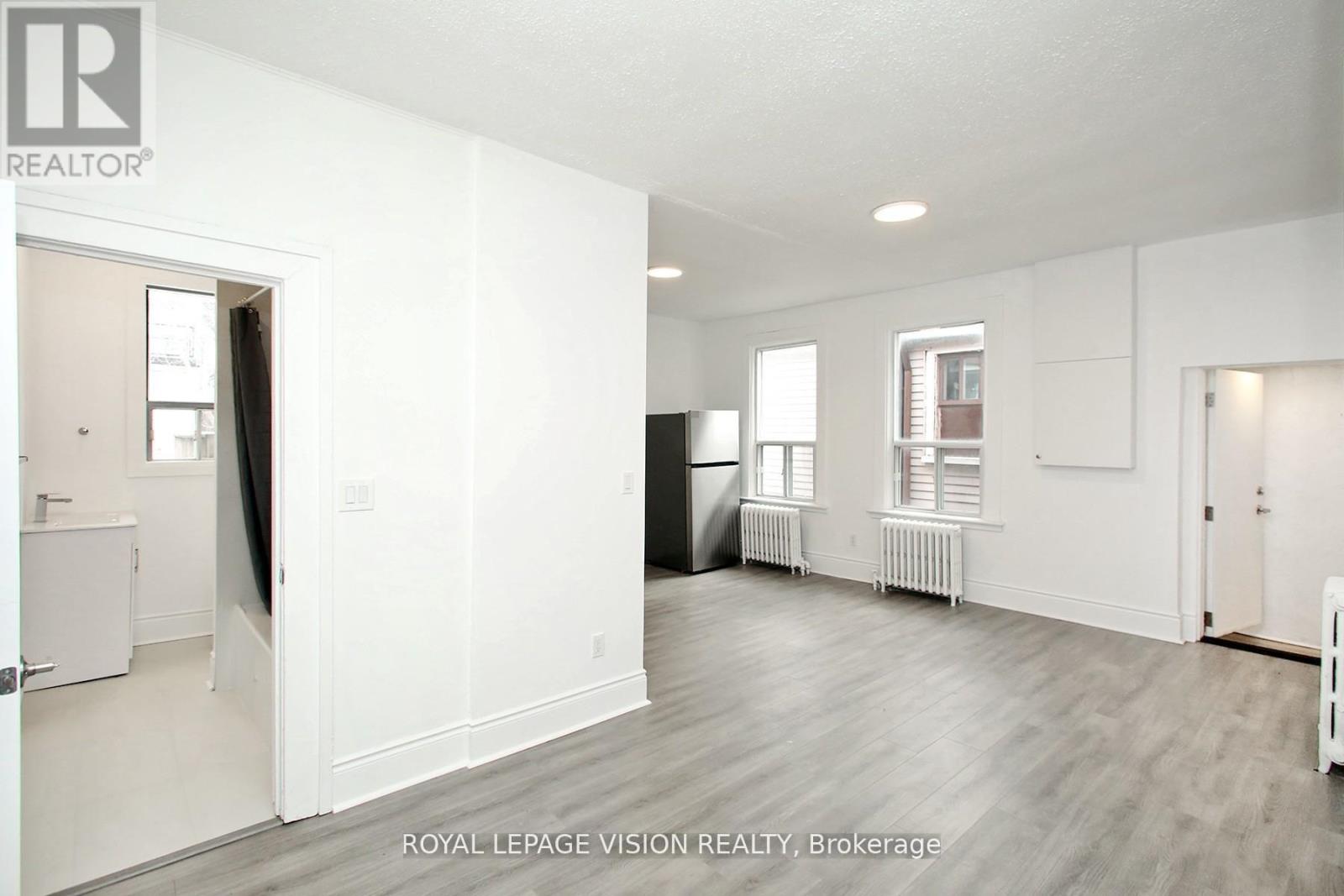 819 Pape Avenue, Toronto, Ontario  M4K 3V1 - Photo 15 - E12839424