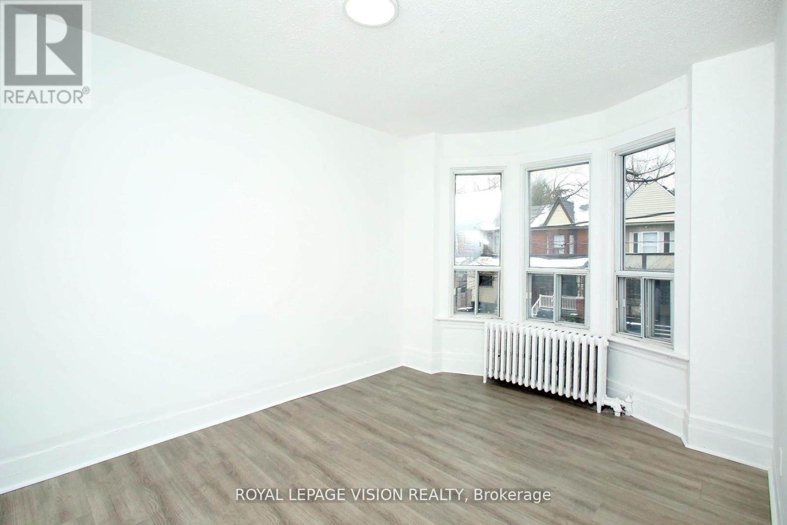 819 Pape Avenue, Toronto, Ontario  M4K 3V1 - Photo 21 - E12839424