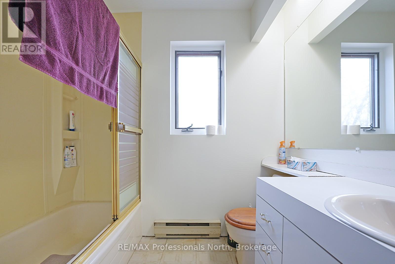 11601 Highway 118 Highway, Dysart Et Al, Ontario  K0M 1S0 - Photo 32 - X12839488