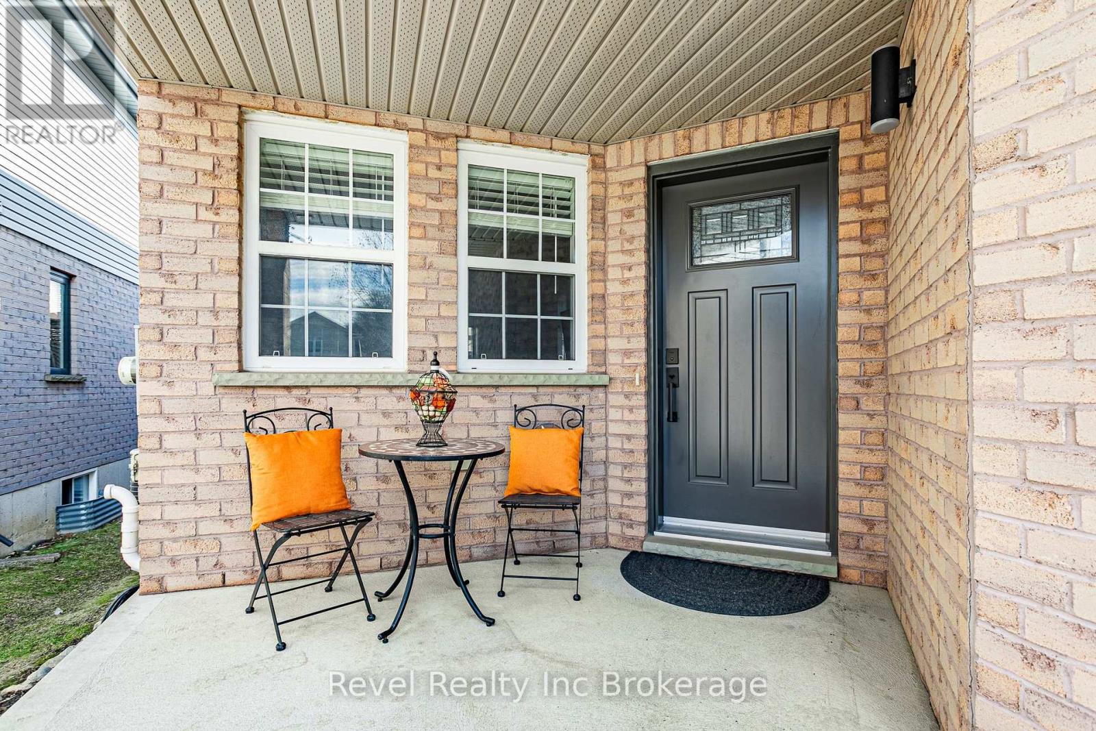 557 Sales Drive, Woodstock, Ontario  N4S 9A1 - Photo 2 - X12839428