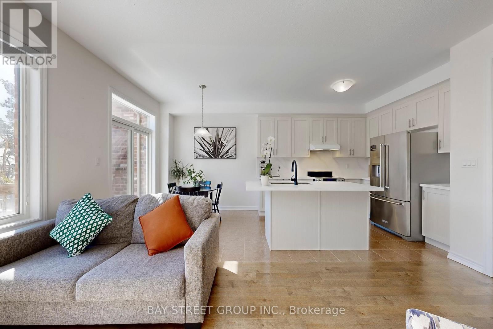 7 Paper Mills Crescent, Richmond Hill, Ontario  L4E 0V5 - Photo 12 - N12839194