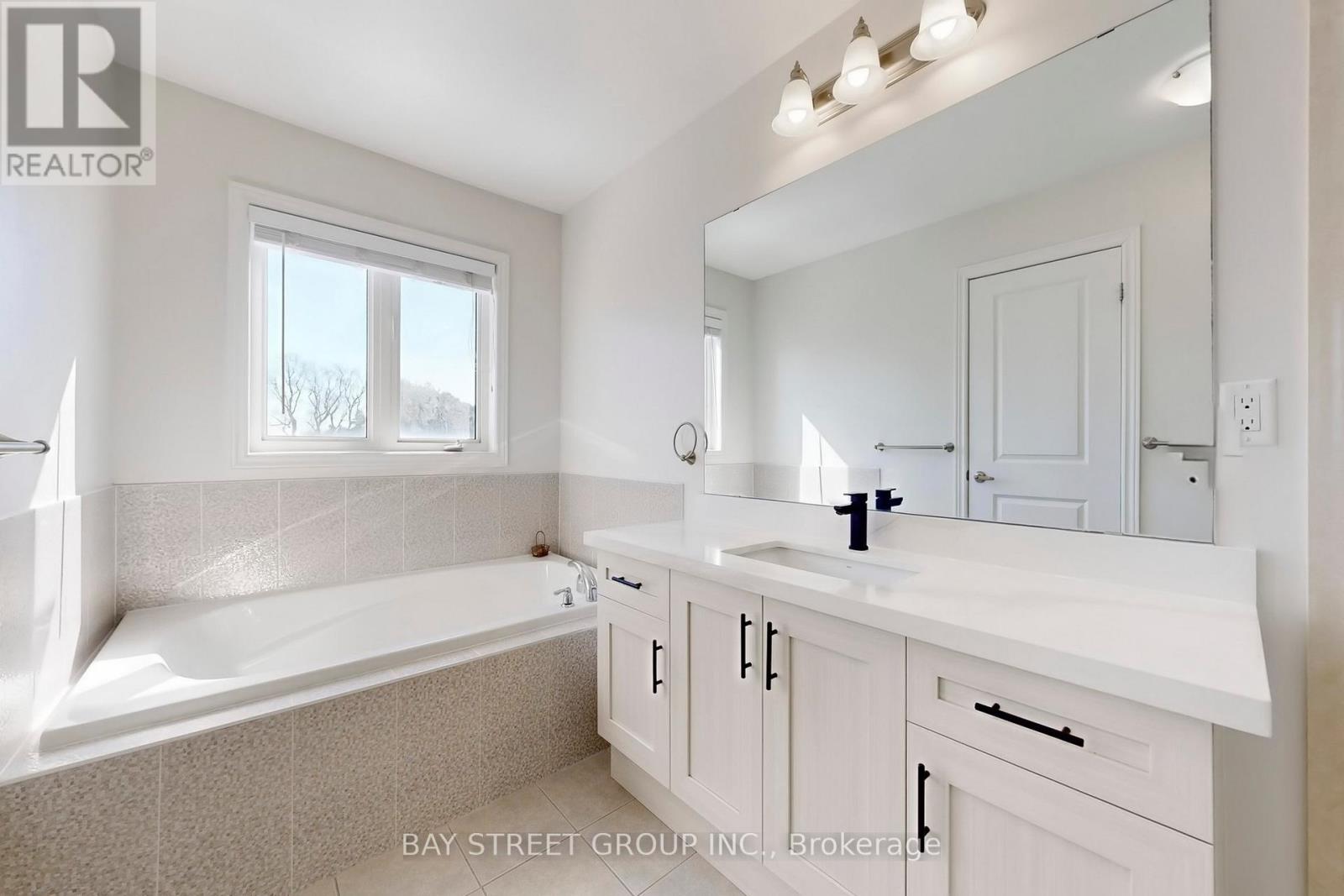 7 Paper Mills Crescent, Richmond Hill, Ontario  L4E 0V5 - Photo 24 - N12839194