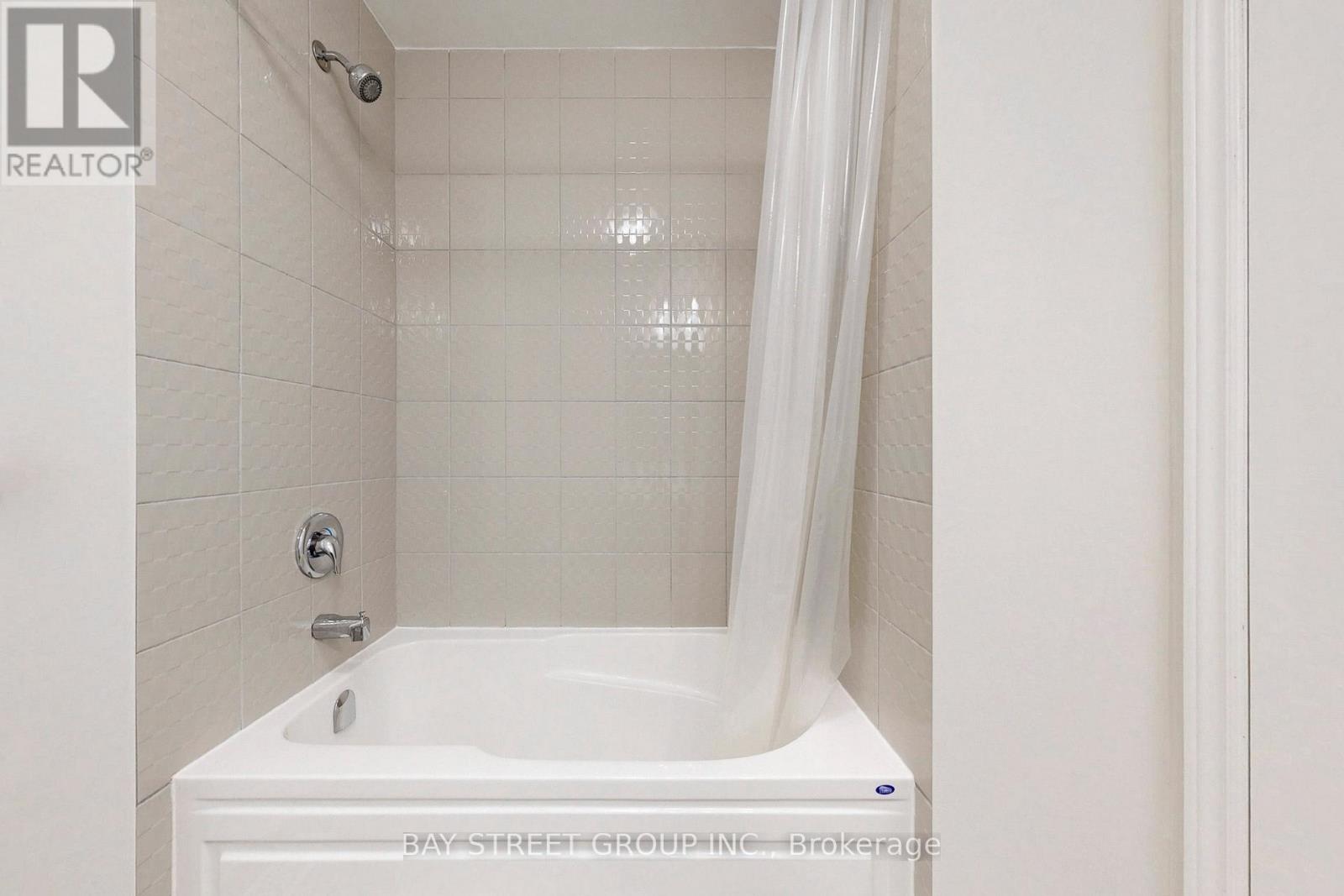 7 Paper Mills Crescent, Richmond Hill, Ontario  L4E 0V5 - Photo 29 - N12839194