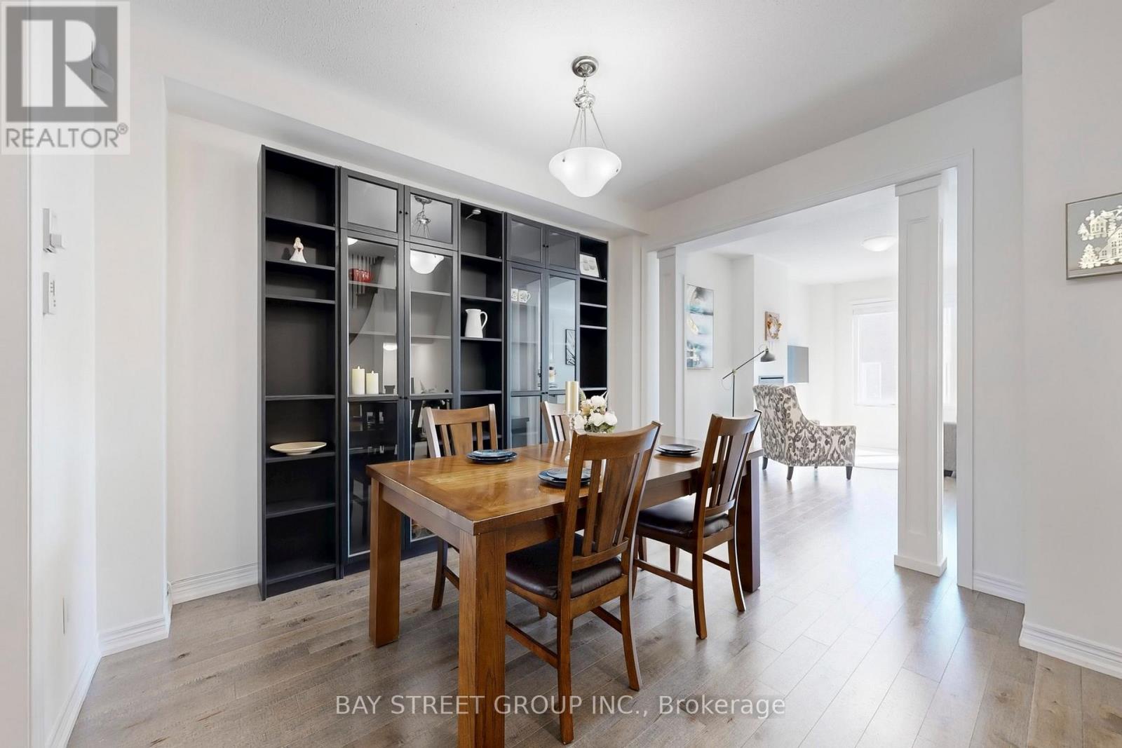 7 Paper Mills Crescent, Richmond Hill, Ontario  L4E 0V5 - Photo 4 - N12839194