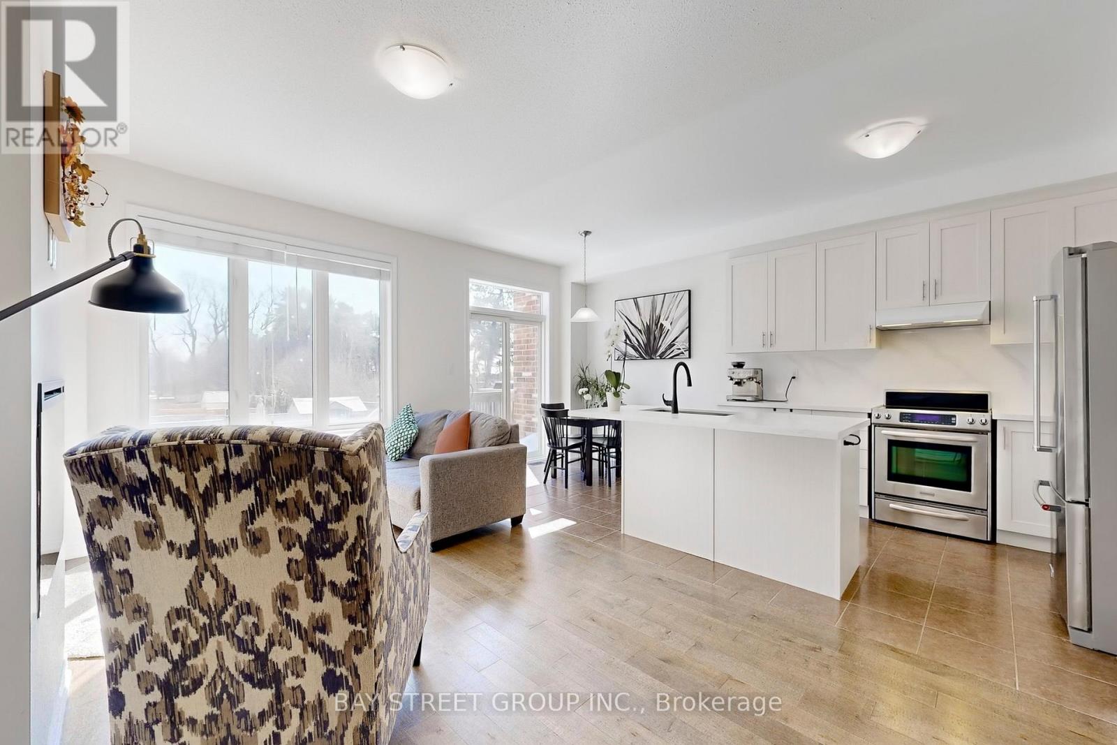 7 Paper Mills Crescent, Richmond Hill, Ontario  L4E 0V5 - Photo 7 - N12839194