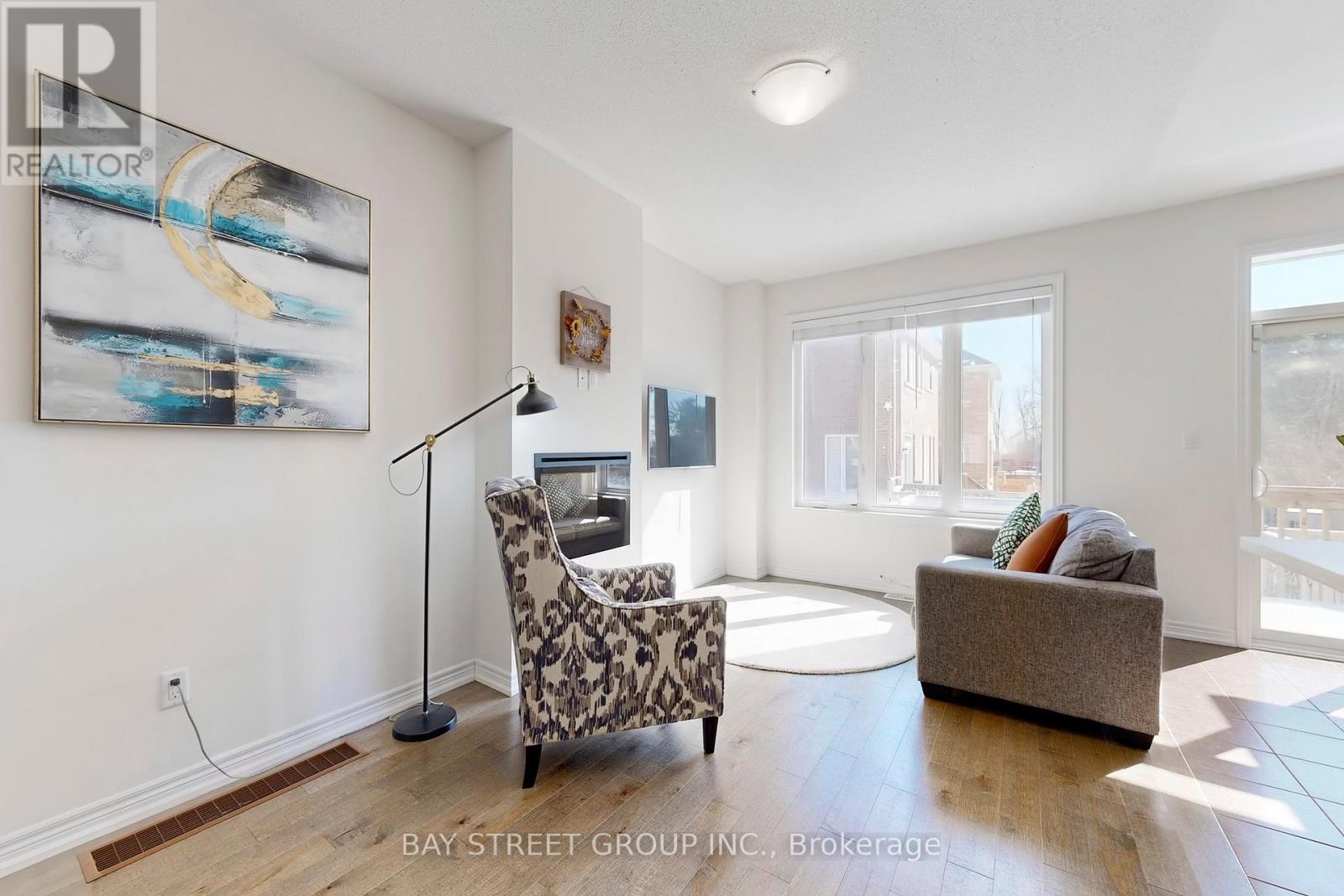 7 Paper Mills Crescent, Richmond Hill, Ontario  L4E 0V5 - Photo 8 - N12839194