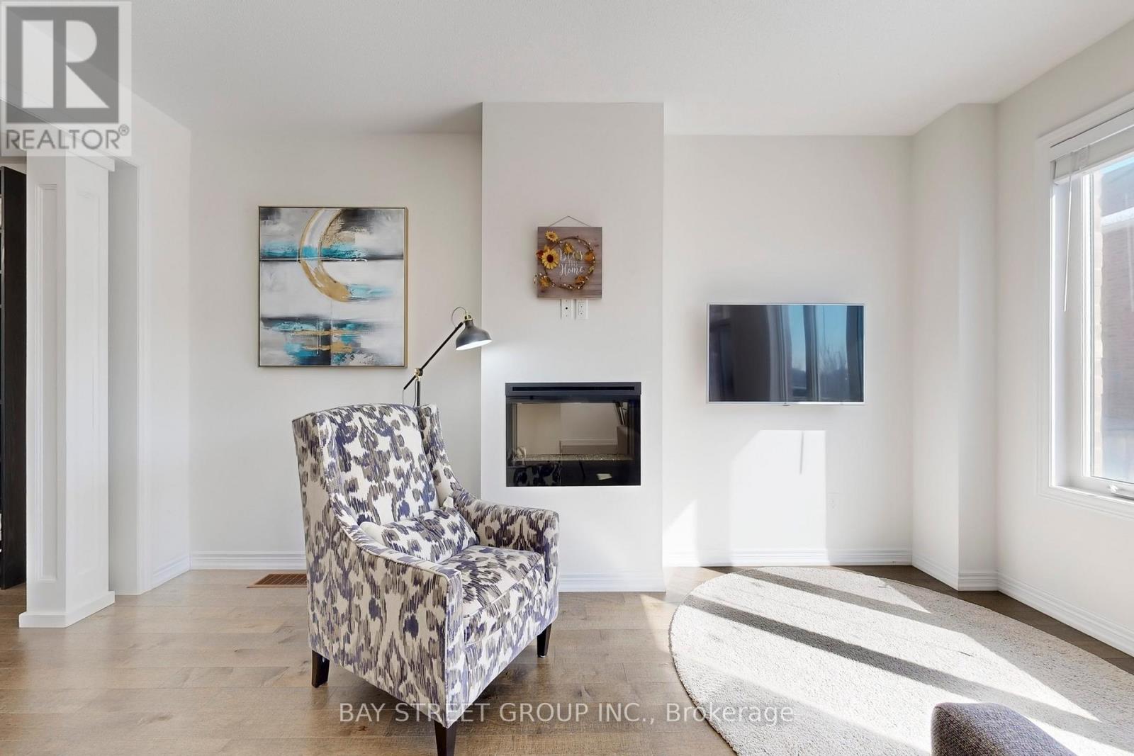 7 Paper Mills Crescent, Richmond Hill, Ontario  L4E 0V5 - Photo 9 - N12839194