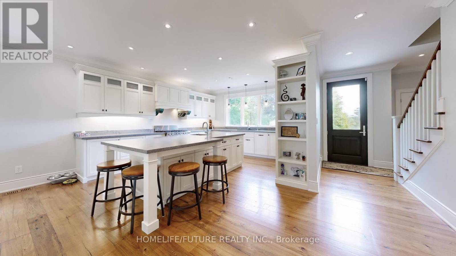 5556 Vivian Road, Whitchurch-Stouffville, Ontario  L4A 3G9 - Photo 11 - N12839276