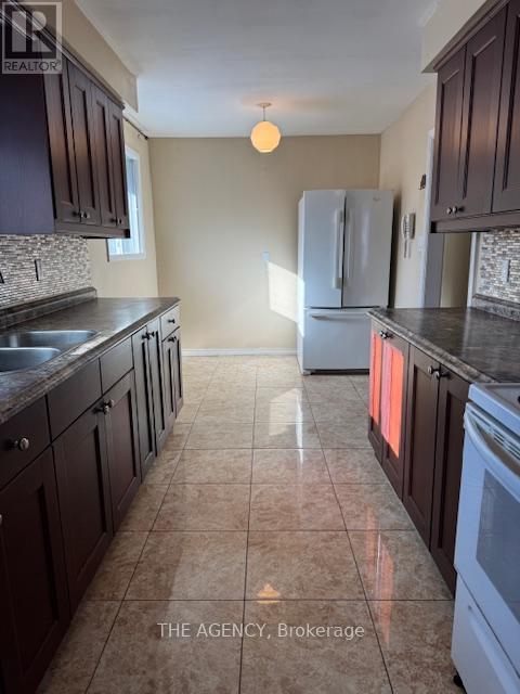 Main - 63 Centre Street E, Richmond Hill, Ontario  L4C 1A3 - Photo 5 - N12839472