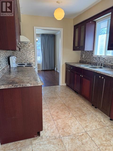 Main - 63 Centre Street E, Richmond Hill, Ontario  L4C 1A3 - Photo 6 - N12839472