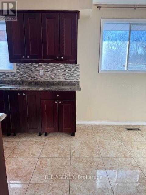 Main - 63 Centre Street E, Richmond Hill, Ontario  L4C 1A3 - Photo 7 - N12839472