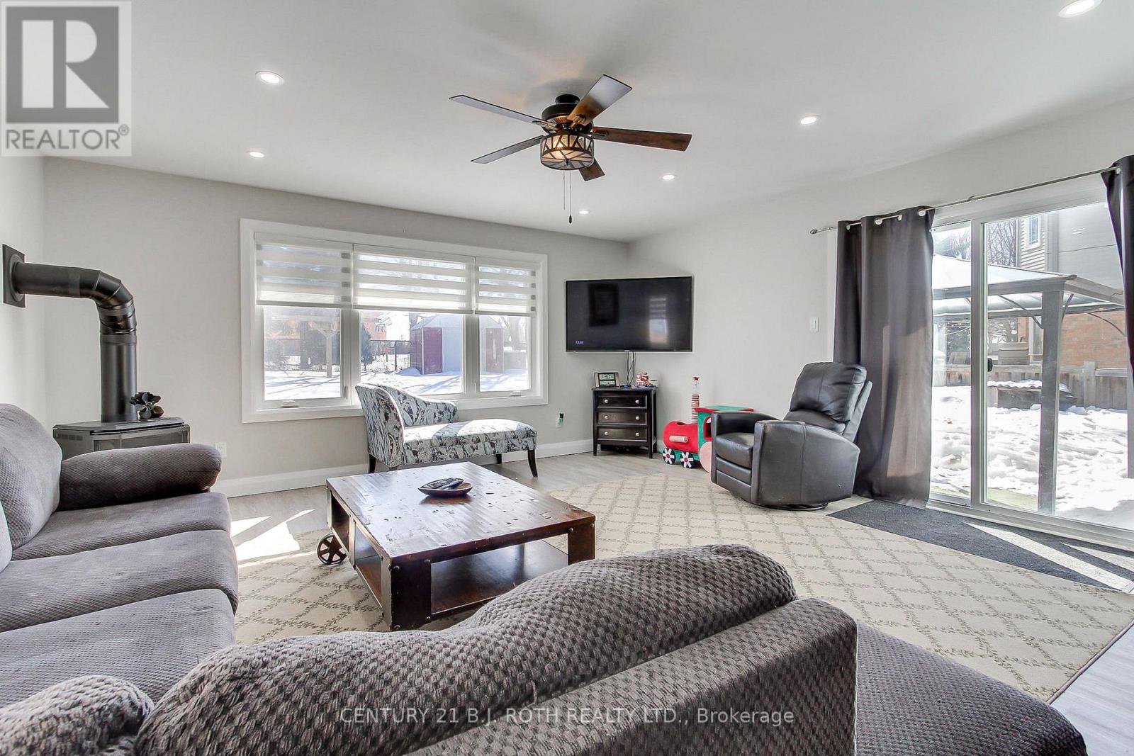 7 Fontaine Drive, Georgina, Ontario  L4P 3P2 - Photo 13 - N12839496