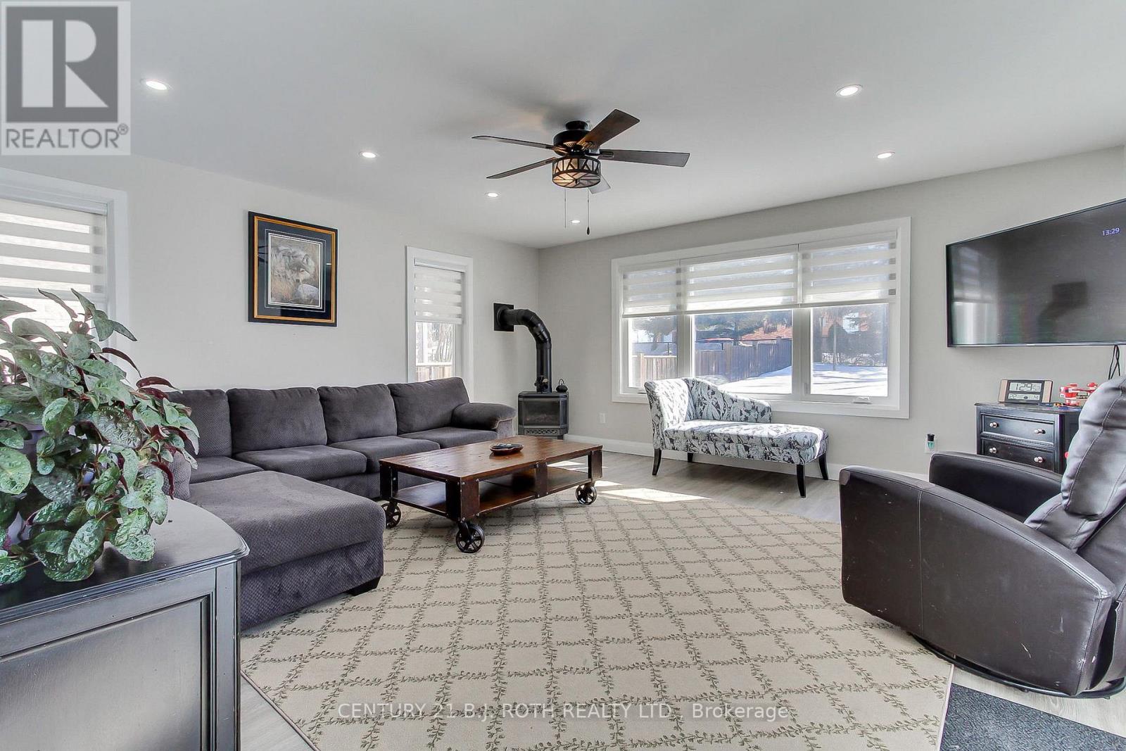 7 Fontaine Drive, Georgina, Ontario  L4P 3P2 - Photo 14 - N12839496