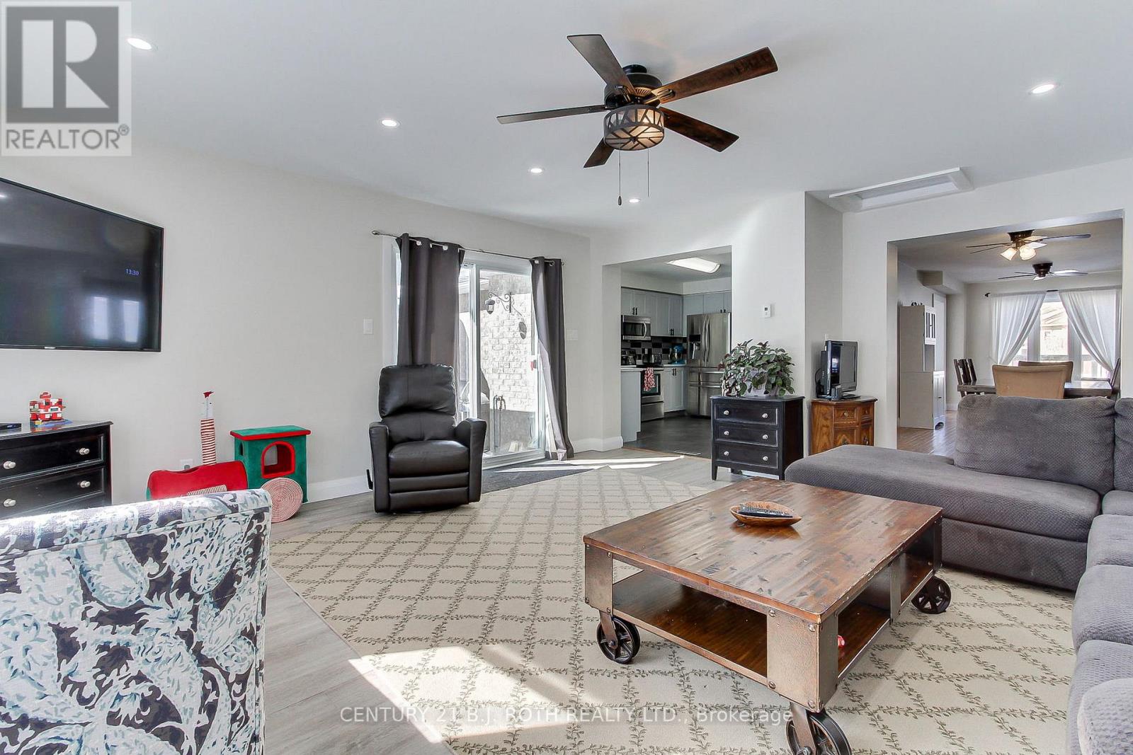 7 Fontaine Drive, Georgina, Ontario  L4P 3P2 - Photo 15 - N12839496