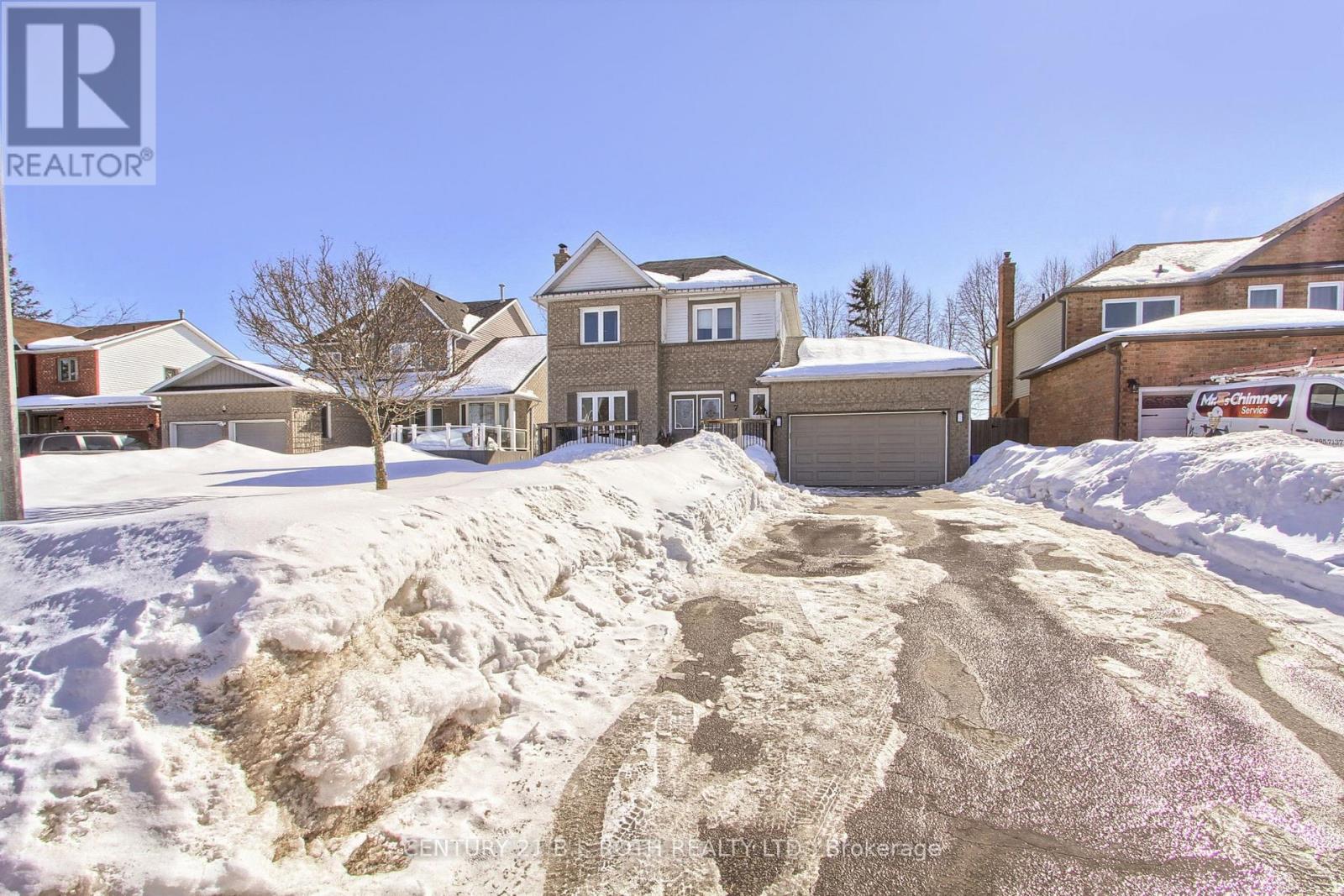 7 Fontaine Drive, Georgina, Ontario  L4P 3P2 - Photo 2 - N12839496