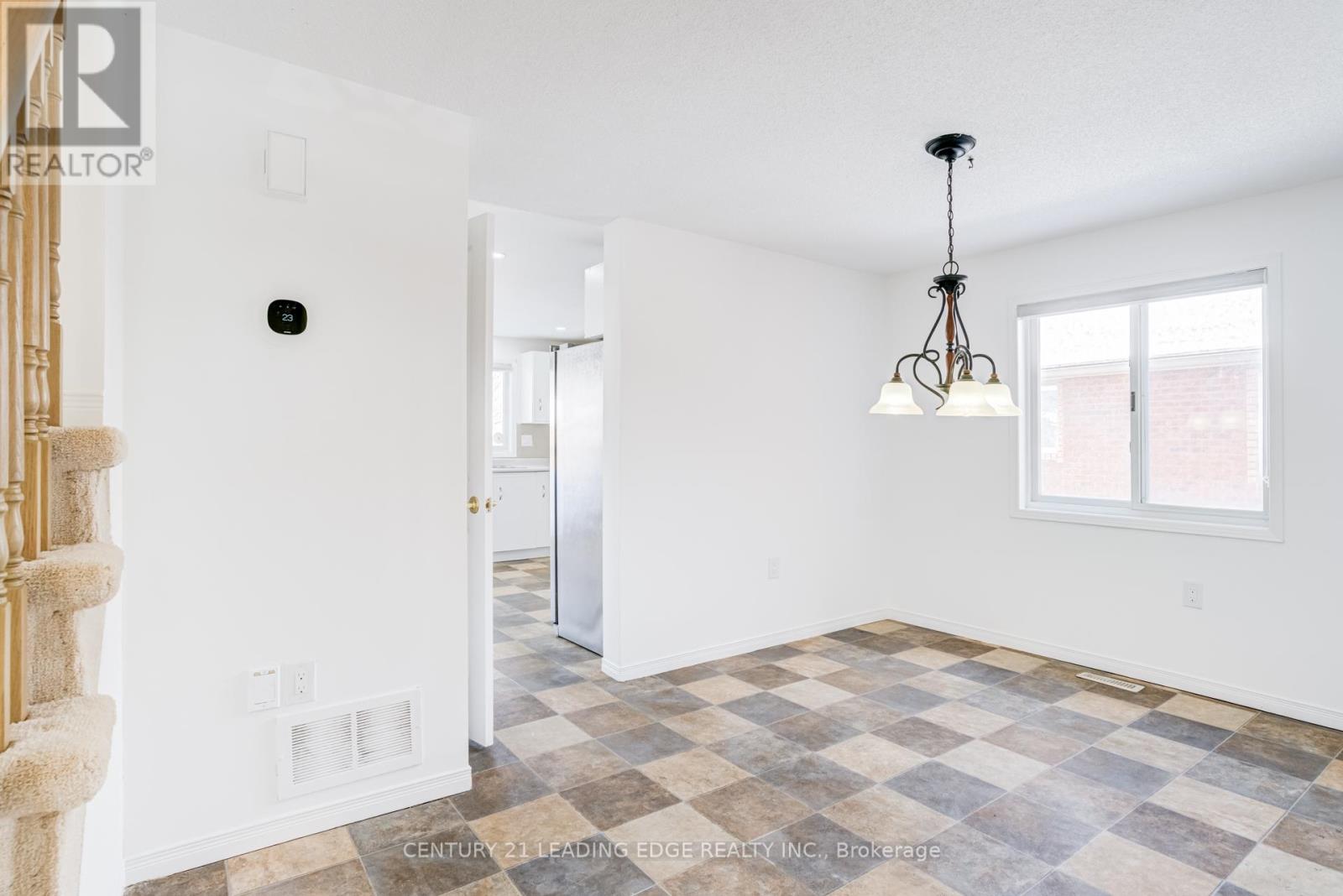 7 Nugent Court, Barrie (Northwest), Ontario  L4N 7A9 - Photo 11 - S12839332