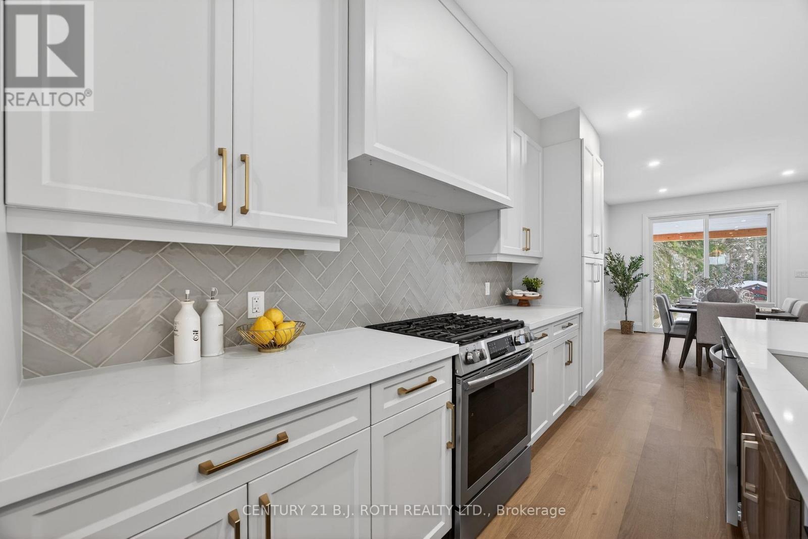 75 Vancouver Street, Barrie, Ontario  L4M 4M2 - Photo 10 - S12839462