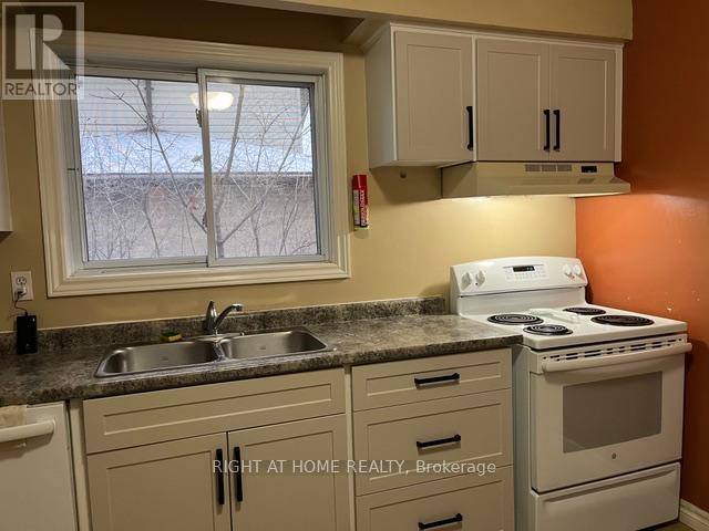 44 Bernick Drive, Barrie (Grove East), Ontario  L4M 2V5 - Photo 6 - S12839508