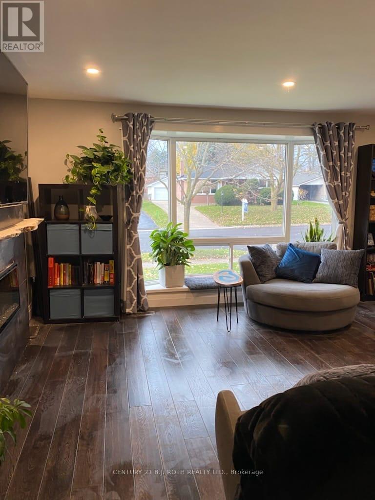 181 Rose Street, Barrie (Wellington), Ontario  L4M 2T8 - Photo 2 - S12839534