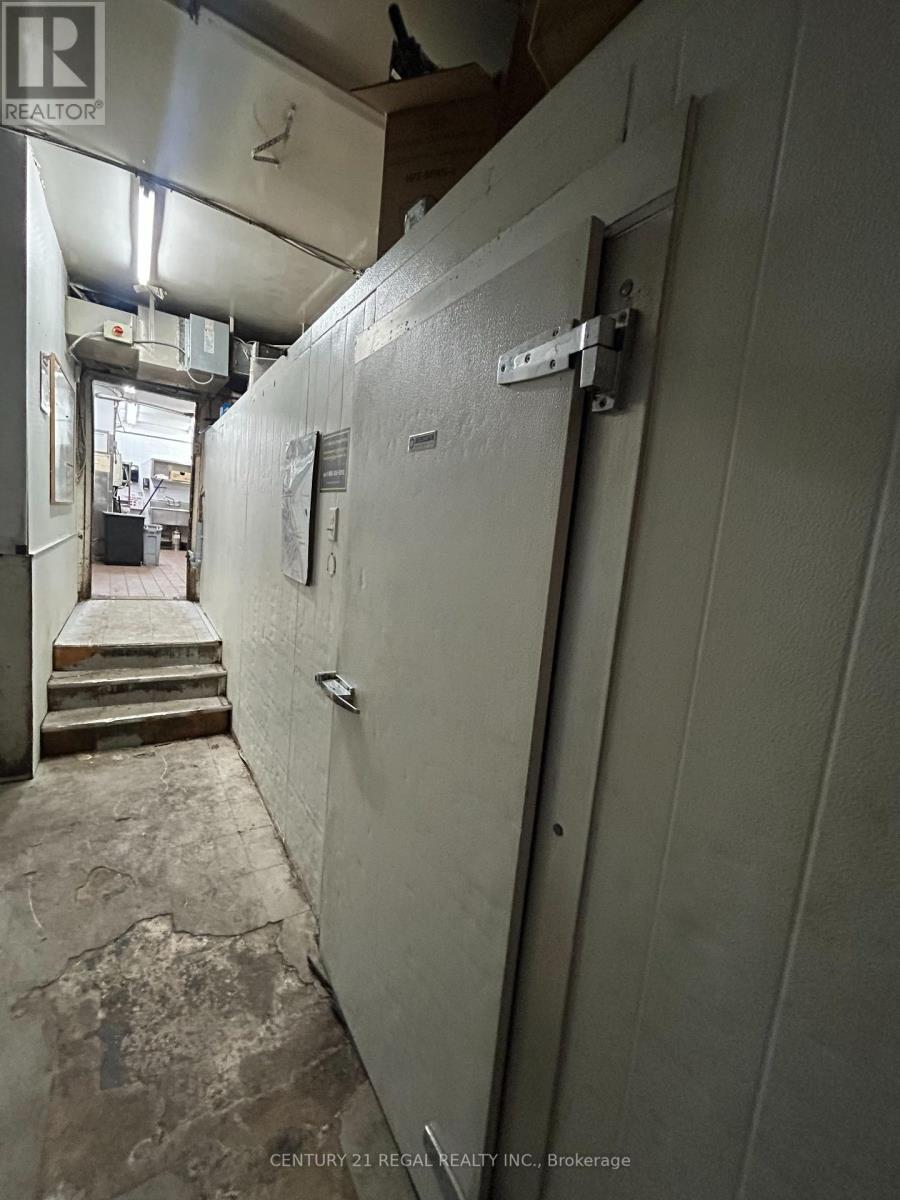 182 Dupont Street, Toronto, Ontario  M5R 2E6 - Photo 14 - C12811832