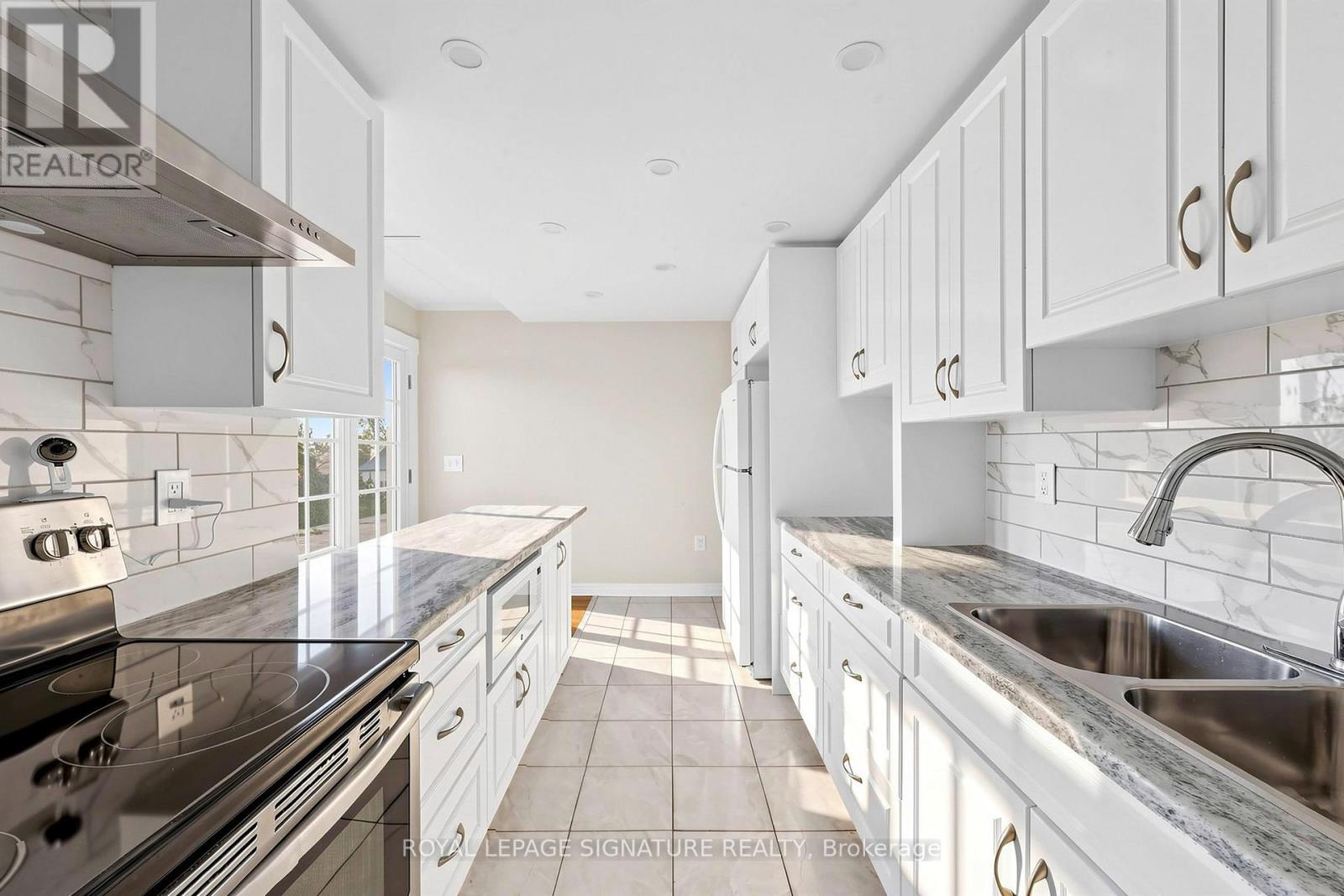 109 - 1535 Diefenbaker Court, Pickering, Ontario  L1V 3W2 - Photo 1 - E12830324