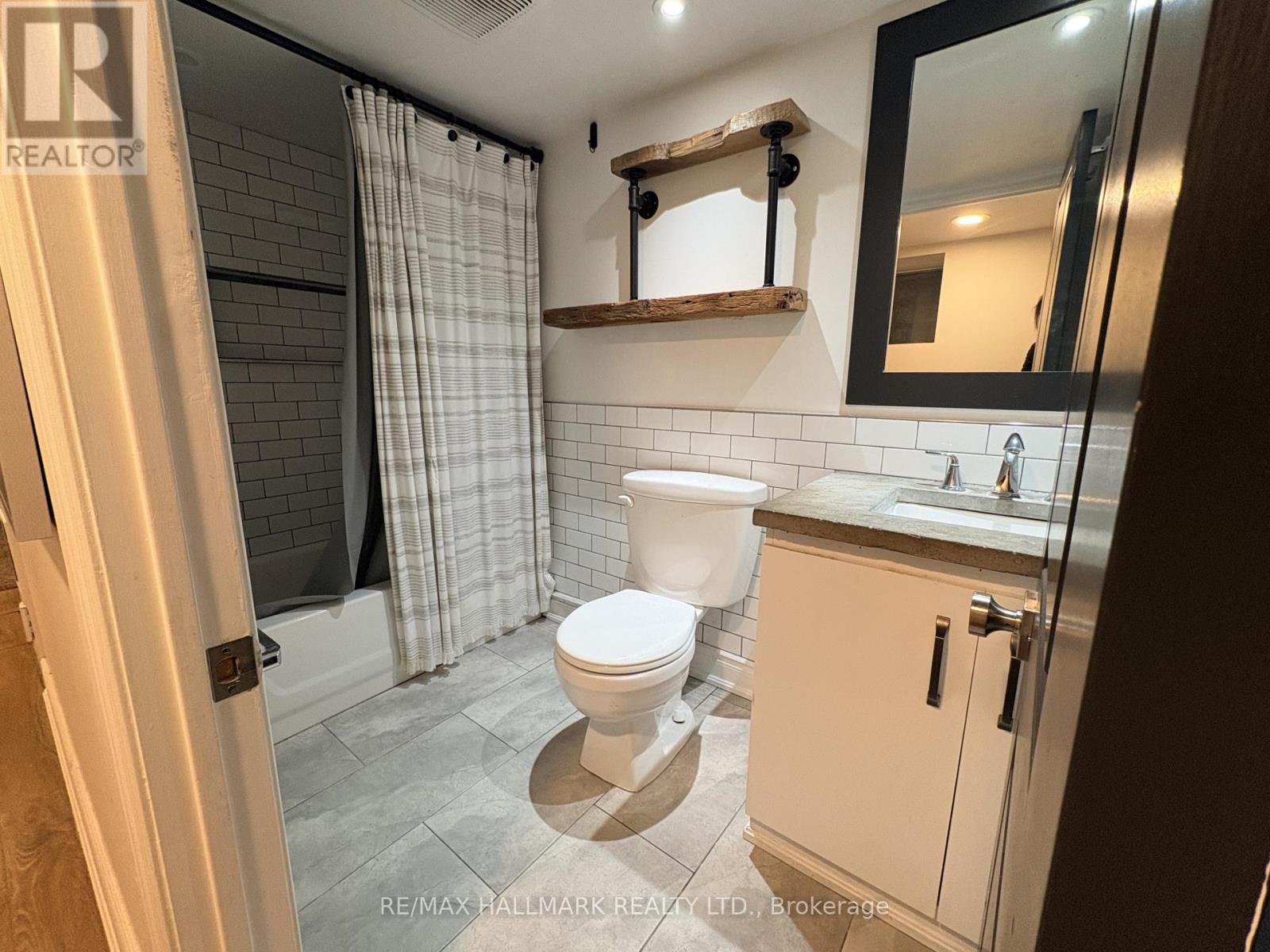 A - 1381 Queen Street E, Toronto, Ontario  M4L 1C7 - Photo 8 - E12757366