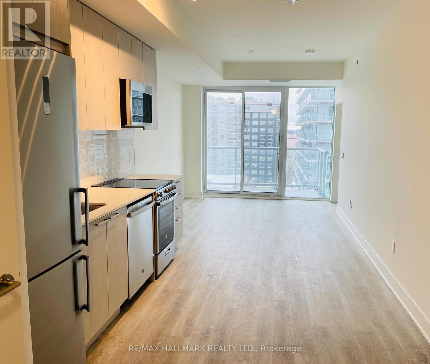 912 - 185 Deerfield Road Se, Newmarket, Ontario  L3Y 0G7 - Photo 2 - N12838900