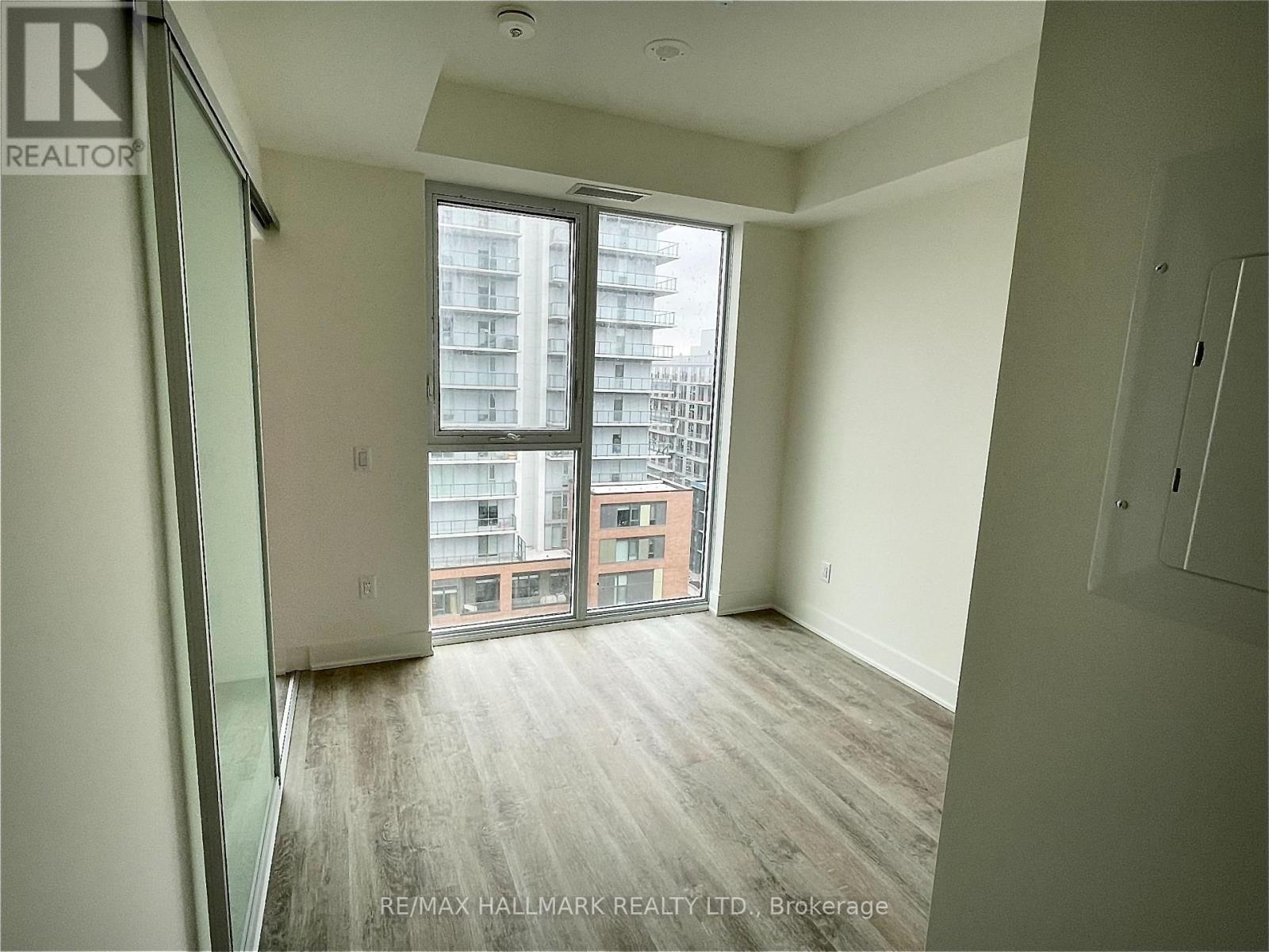 912 - 185 Deerfield Road Se, Newmarket, Ontario  L3Y 0G7 - Photo 3 - N12838900