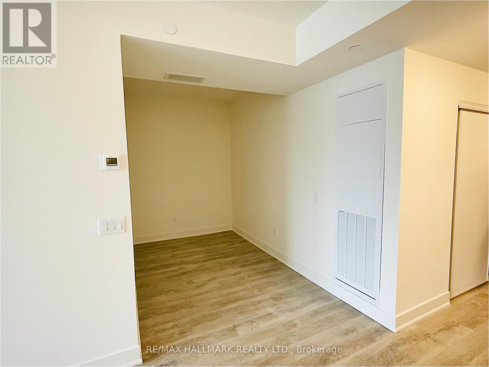 912 - 185 Deerfield Road Se, Newmarket, Ontario  L3Y 0G7 - Photo 4 - N12838900