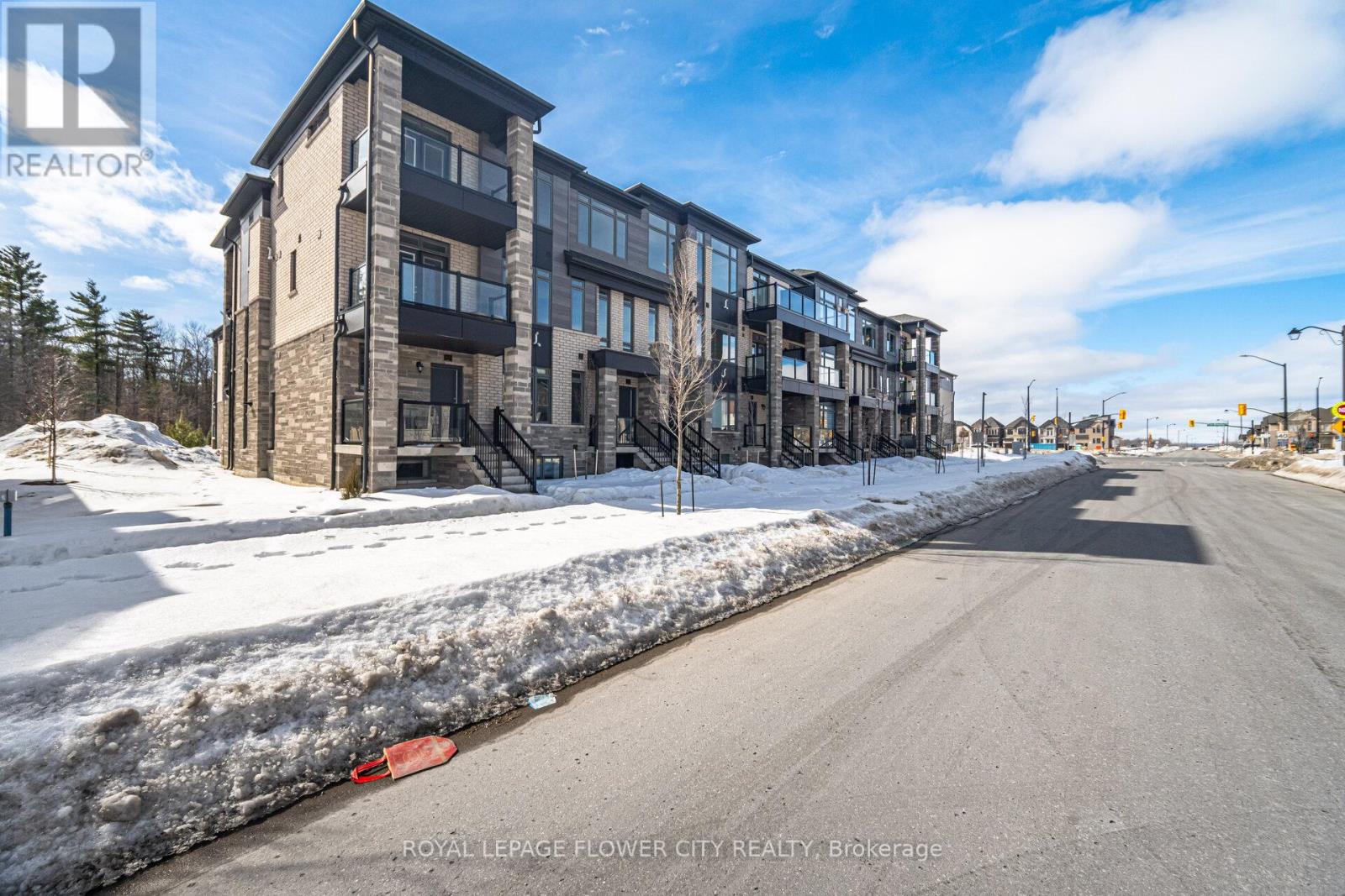 174 Petch Avenue, Caledon, Ontario  L7C 4J8 - Photo 2 - W12839236