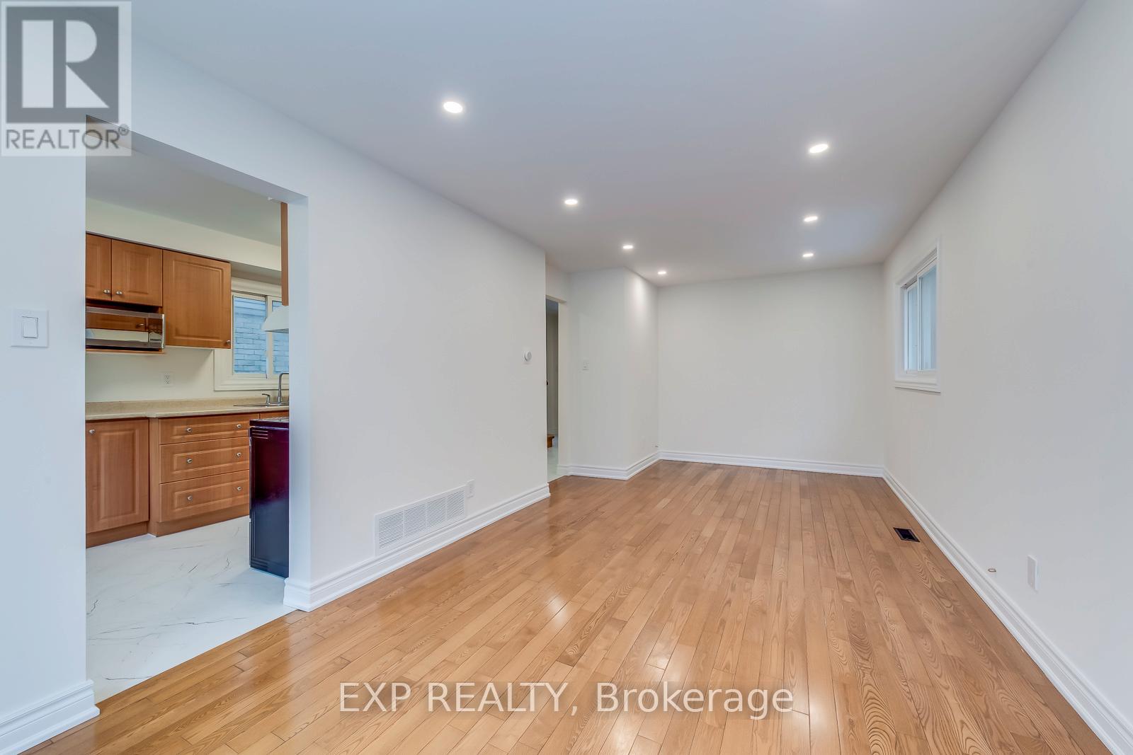 1570 Cuthbert Avenue, Mississauga, Ontario  L5M 3R2 - Photo 10 - W12839288