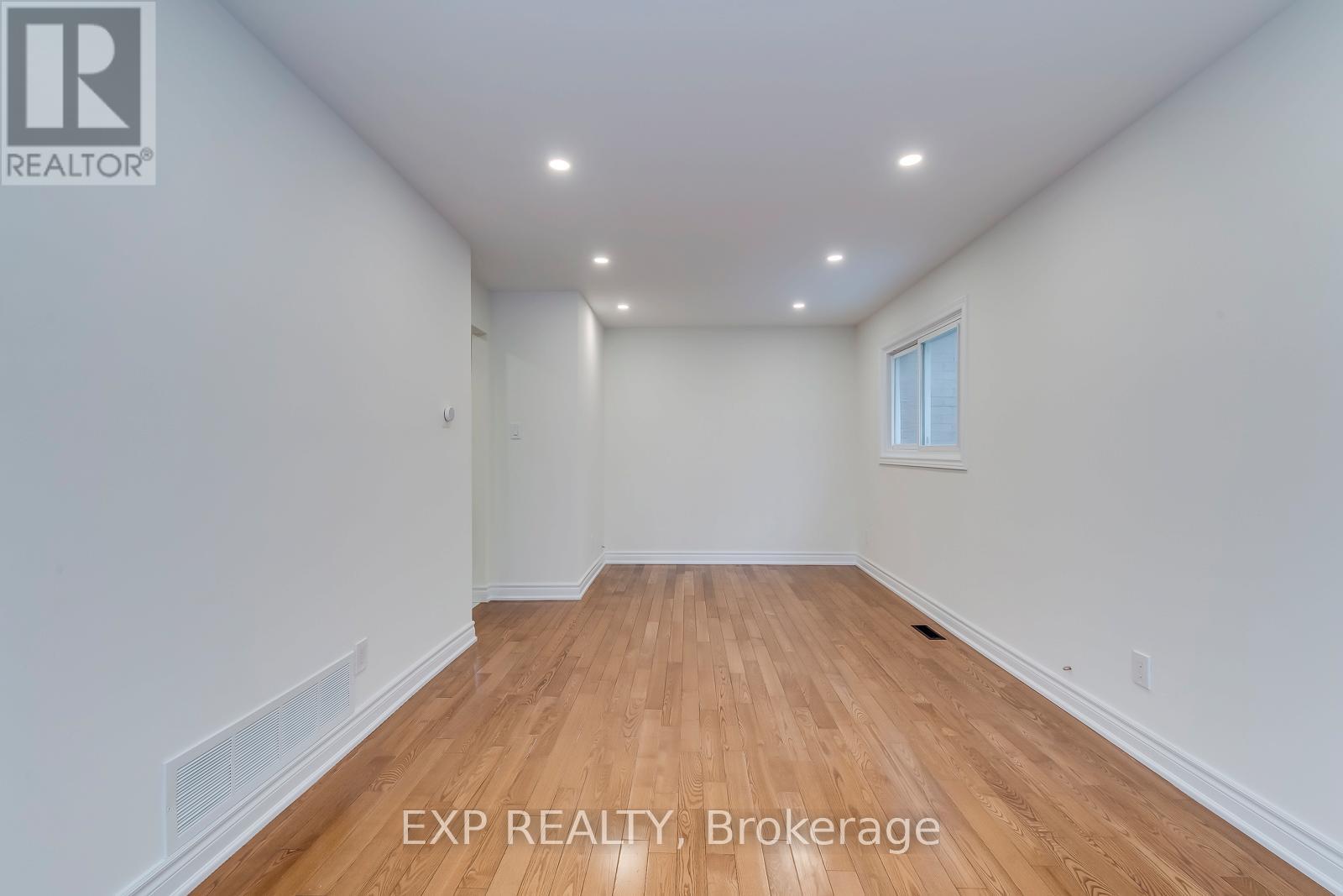 1570 Cuthbert Avenue, Mississauga, Ontario  L5M 3R2 - Photo 12 - W12839288