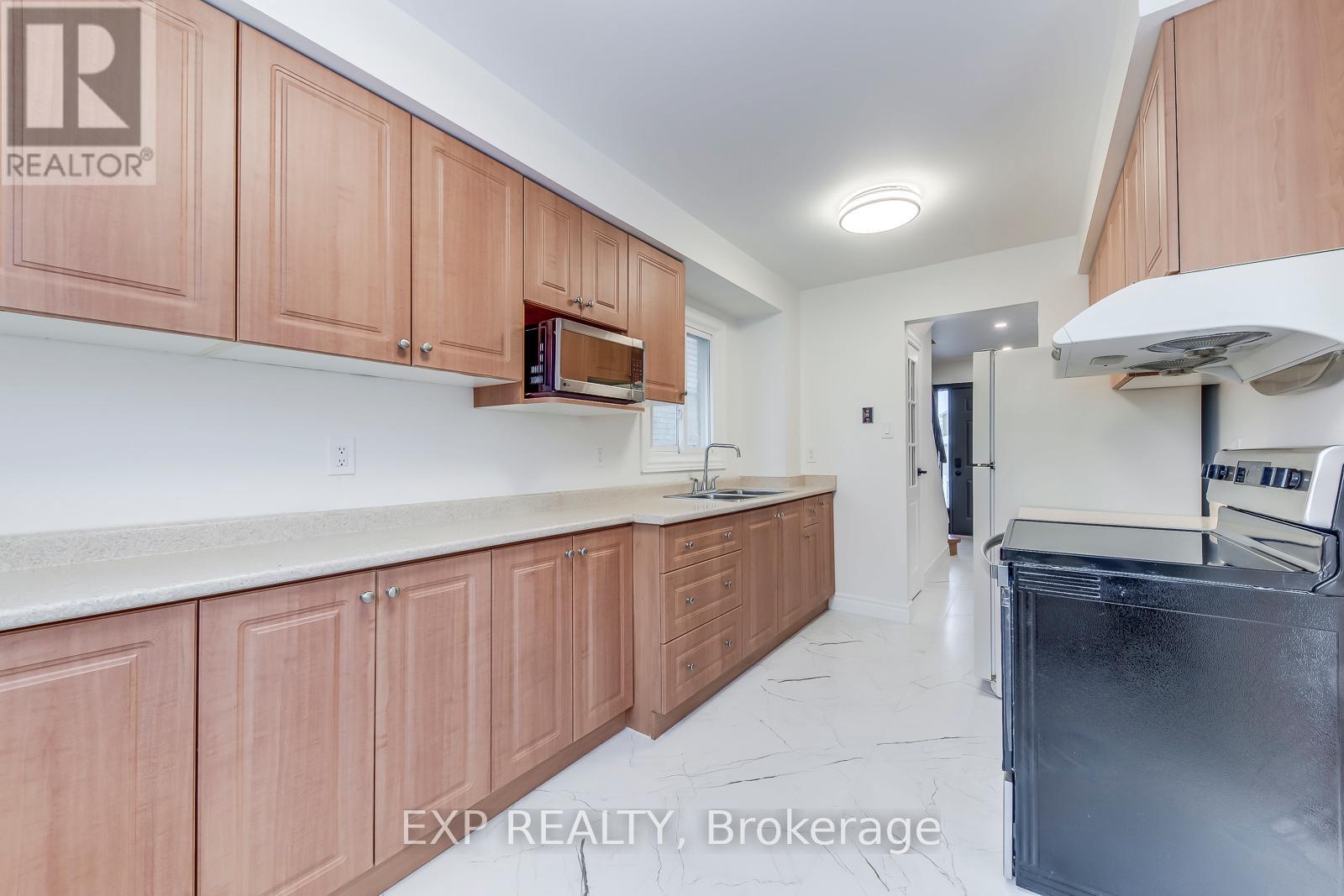 1570 Cuthbert Avenue, Mississauga, Ontario  L5M 3R2 - Photo 4 - W12839288