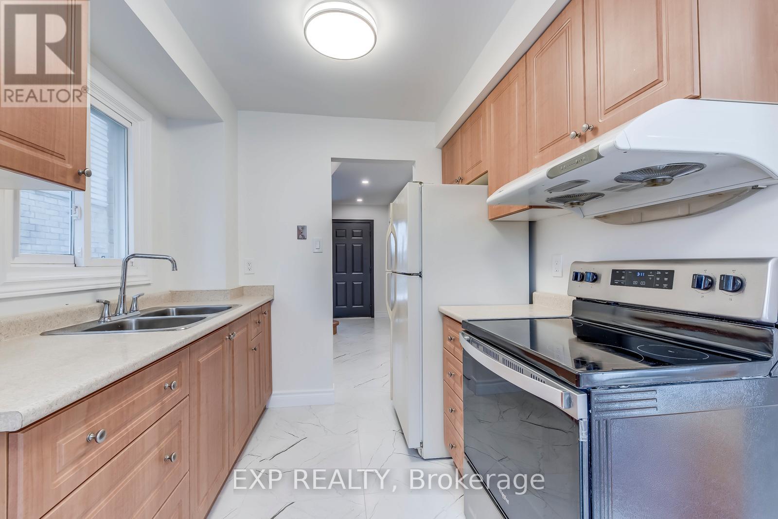 1570 Cuthbert Avenue, Mississauga, Ontario  L5M 3R2 - Photo 5 - W12839288