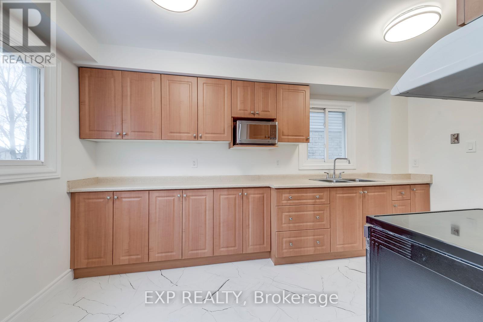 1570 Cuthbert Avenue, Mississauga, Ontario  L5M 3R2 - Photo 6 - W12839288