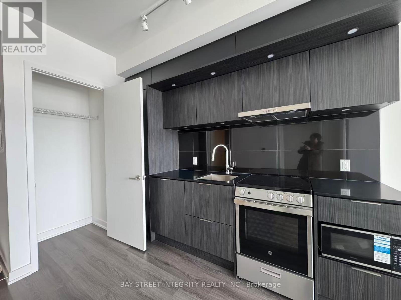 909 - 448 Burnhamthorpe W Road, Mississauga, Ontario  L5B 4M6 - Photo 15 - W12839304