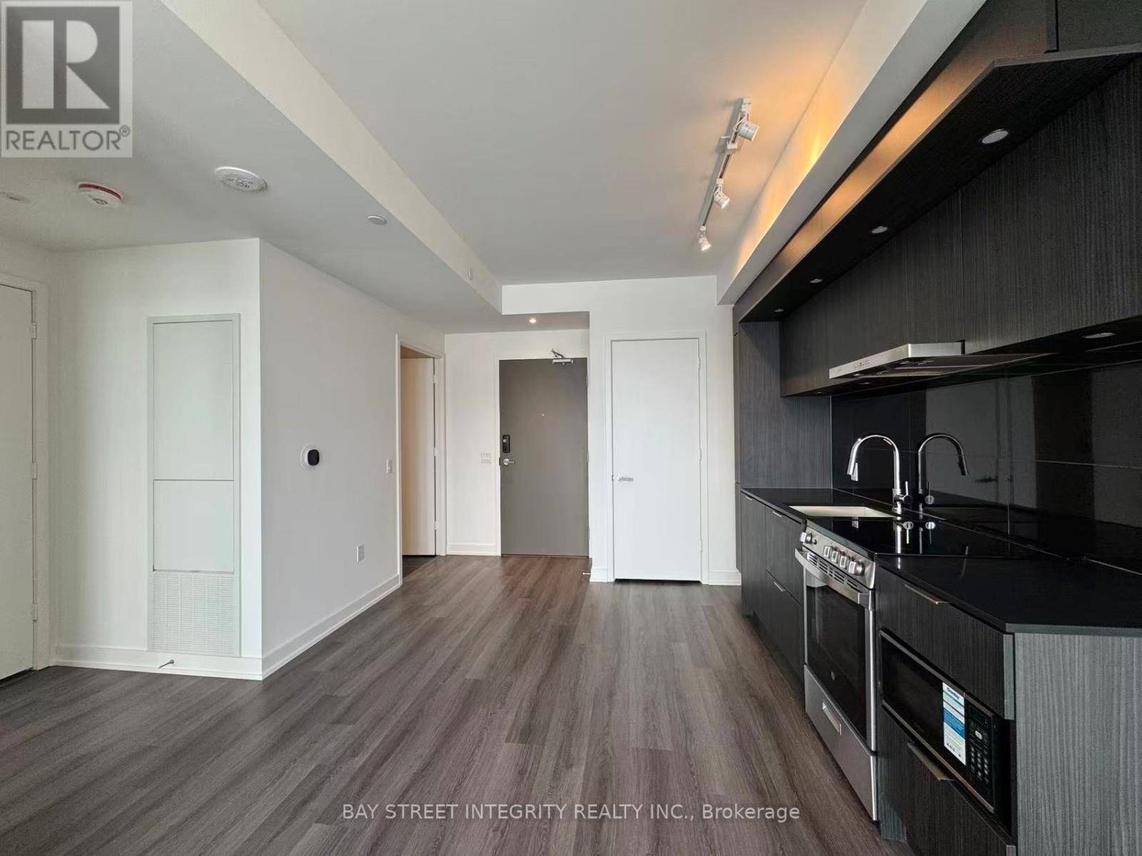 909 - 448 Burnhamthorpe W Road, Mississauga, Ontario  L5B 4M6 - Photo 2 - W12839304