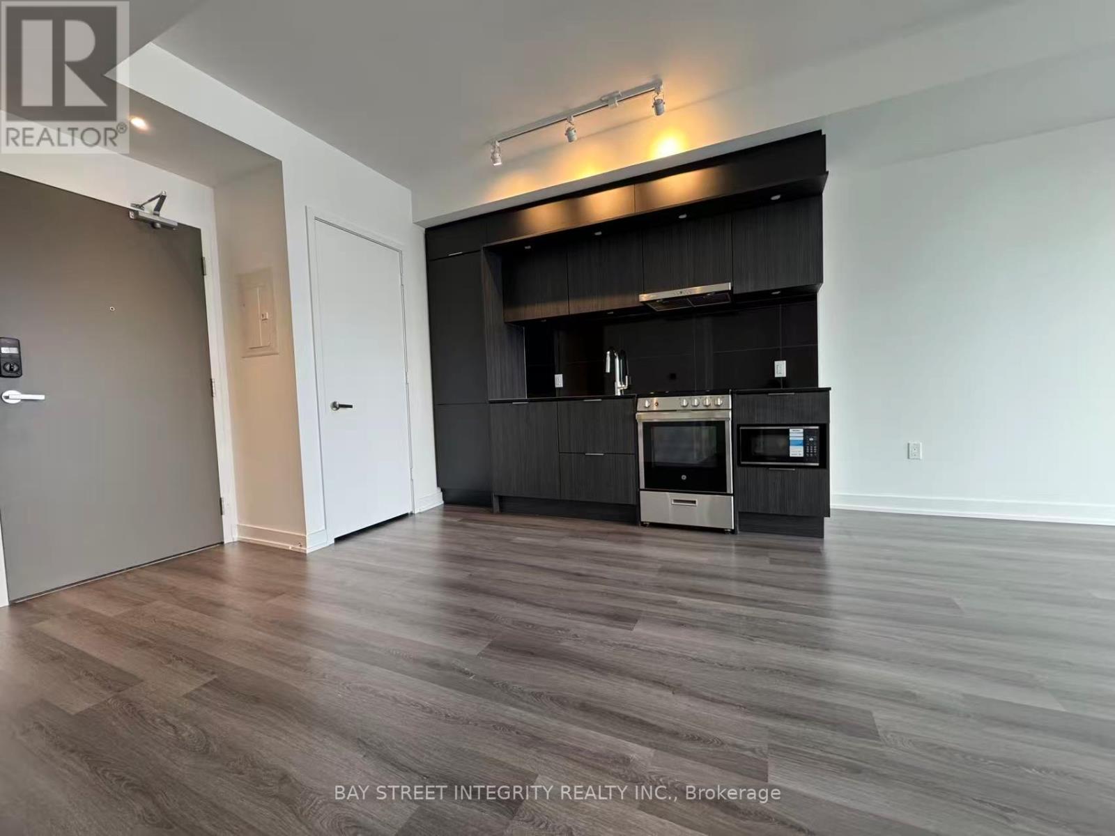 909 - 448 Burnhamthorpe W Road, Mississauga, Ontario  L5B 4M6 - Photo 3 - W12839304