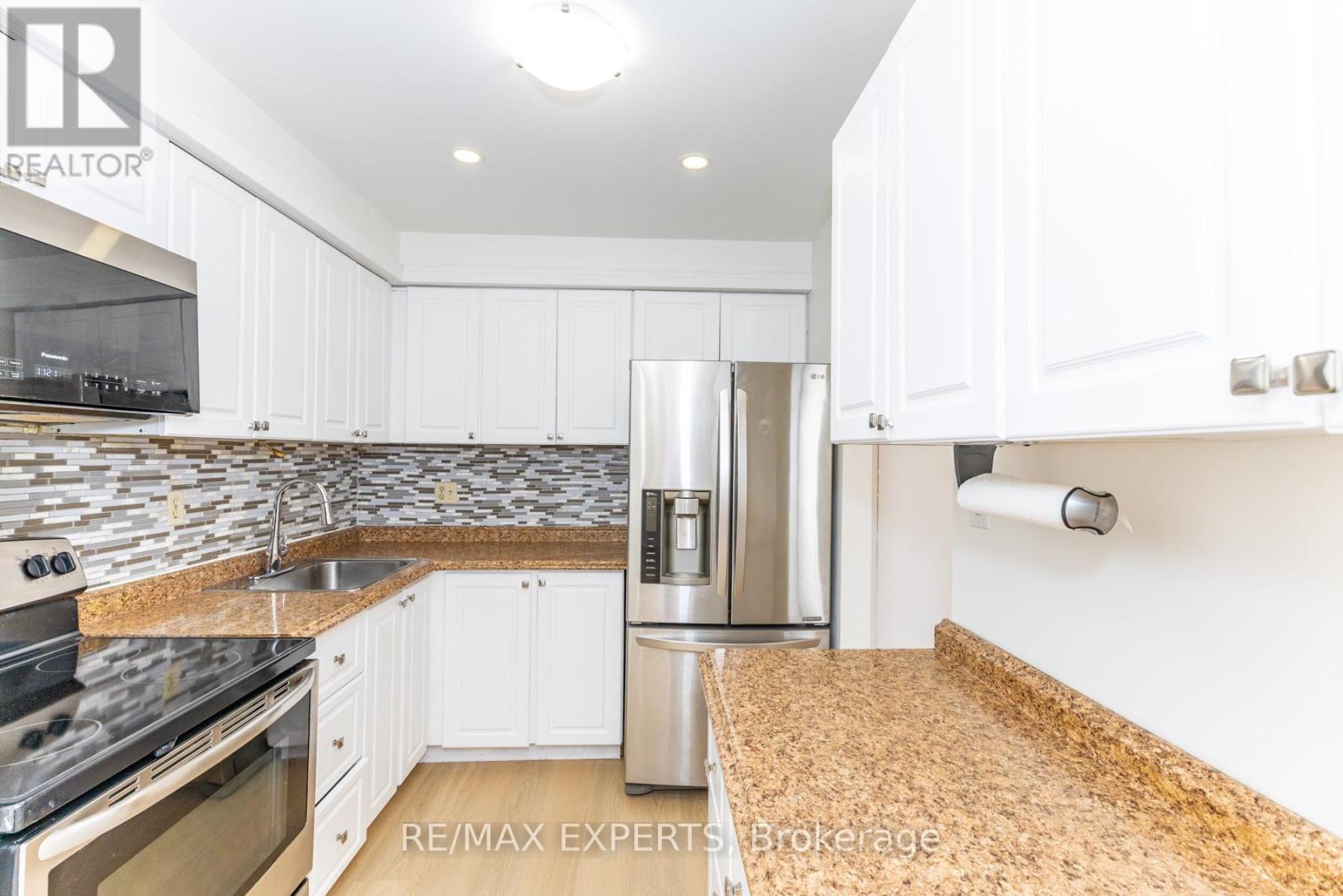 31 Carleton Place, Brampton, Ontario L6T 3Z4 - Photo 2 - W12839318