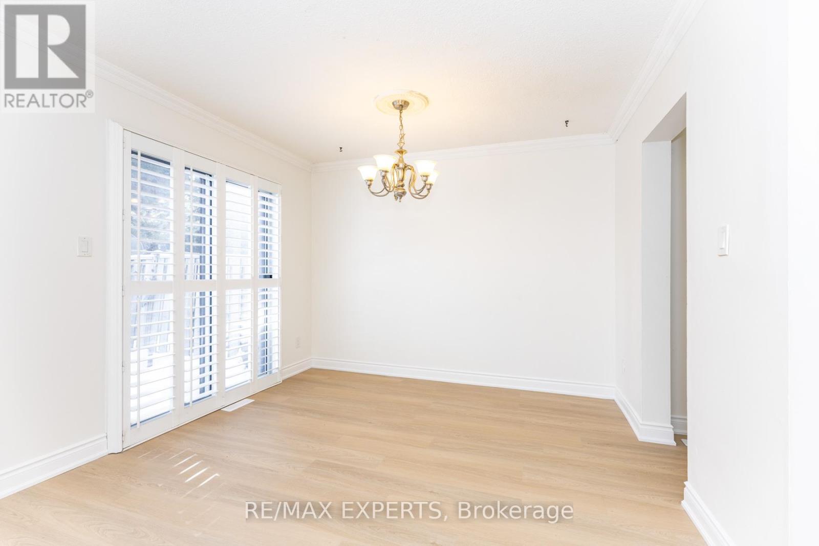 31 Carleton Place, Brampton, Ontario L6T 3Z4 - Photo 5 - W12839318